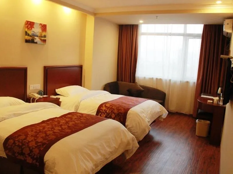 Bed in GreenTree Inn JiangSu Zhenjiang Danyang Wanshan Park Express Hotel