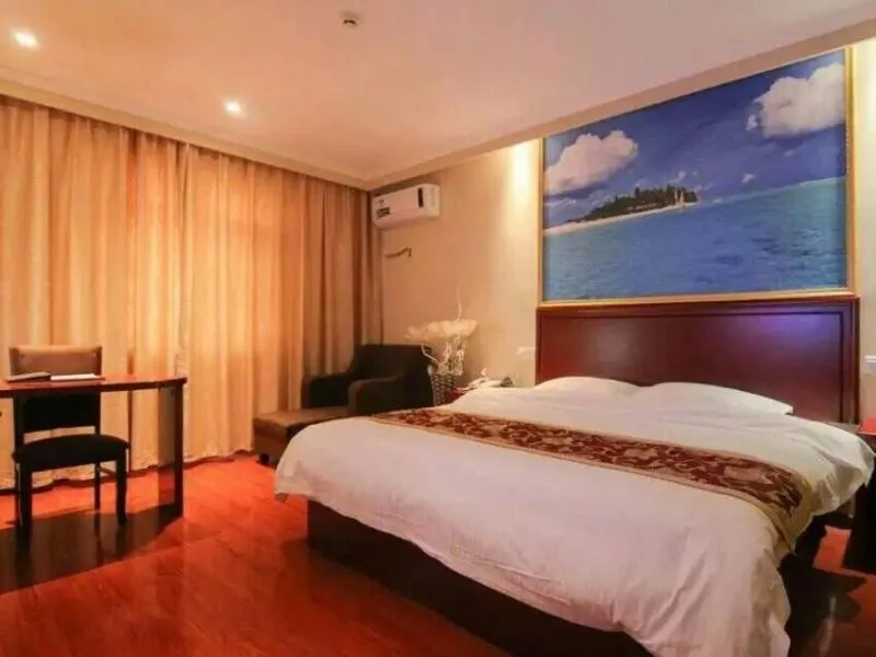 Bed in GreenTree Inn JiangSu ZHenjiang Jurong Yalong Business Hotel