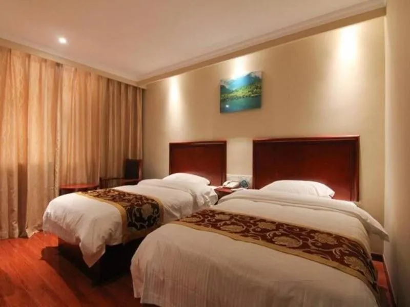 Bed in GreenTree Inn JiangSu ZHenjiang Jurong Yalong Business Hotel