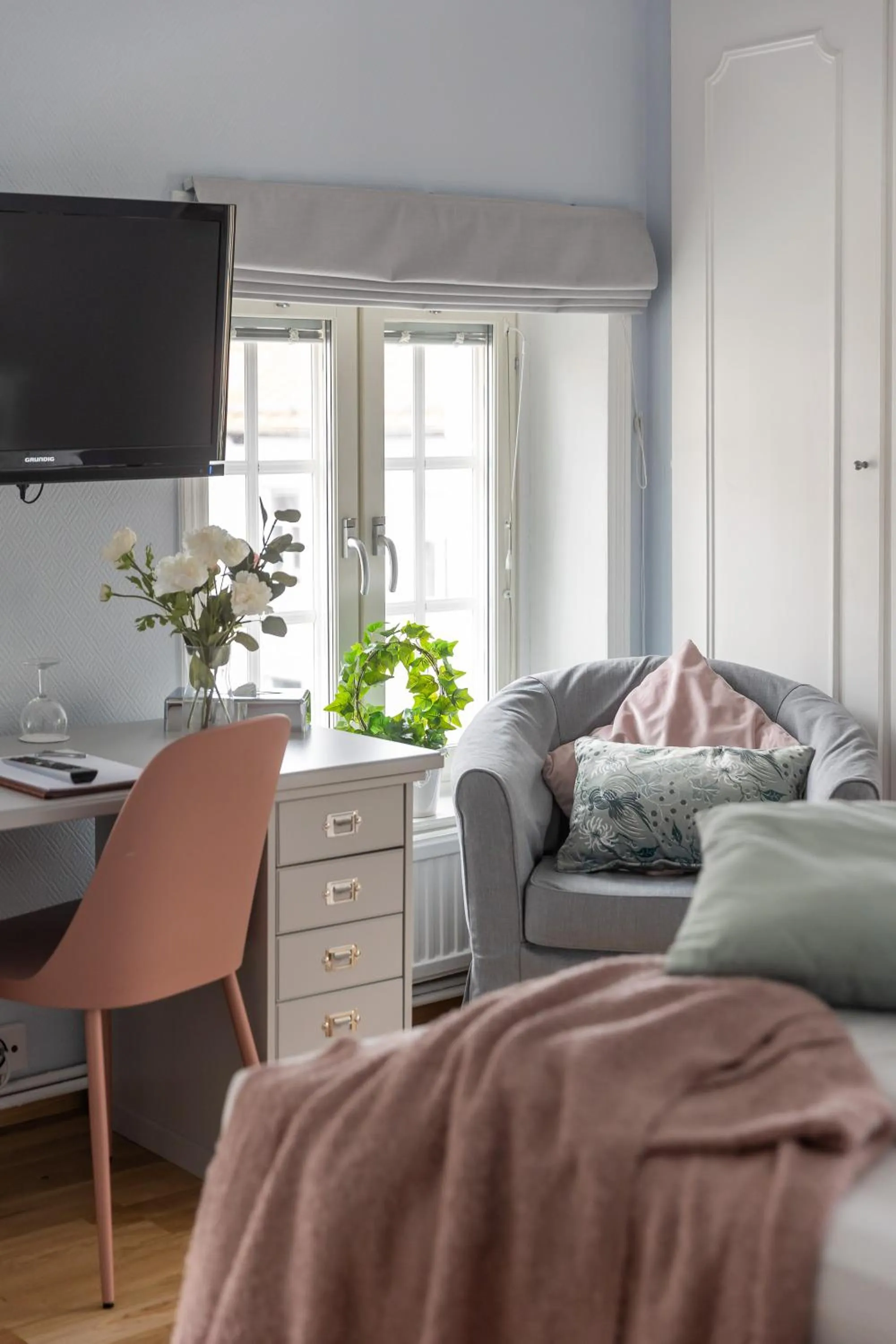 Seating area, Bed in Ludvika Stadshotell