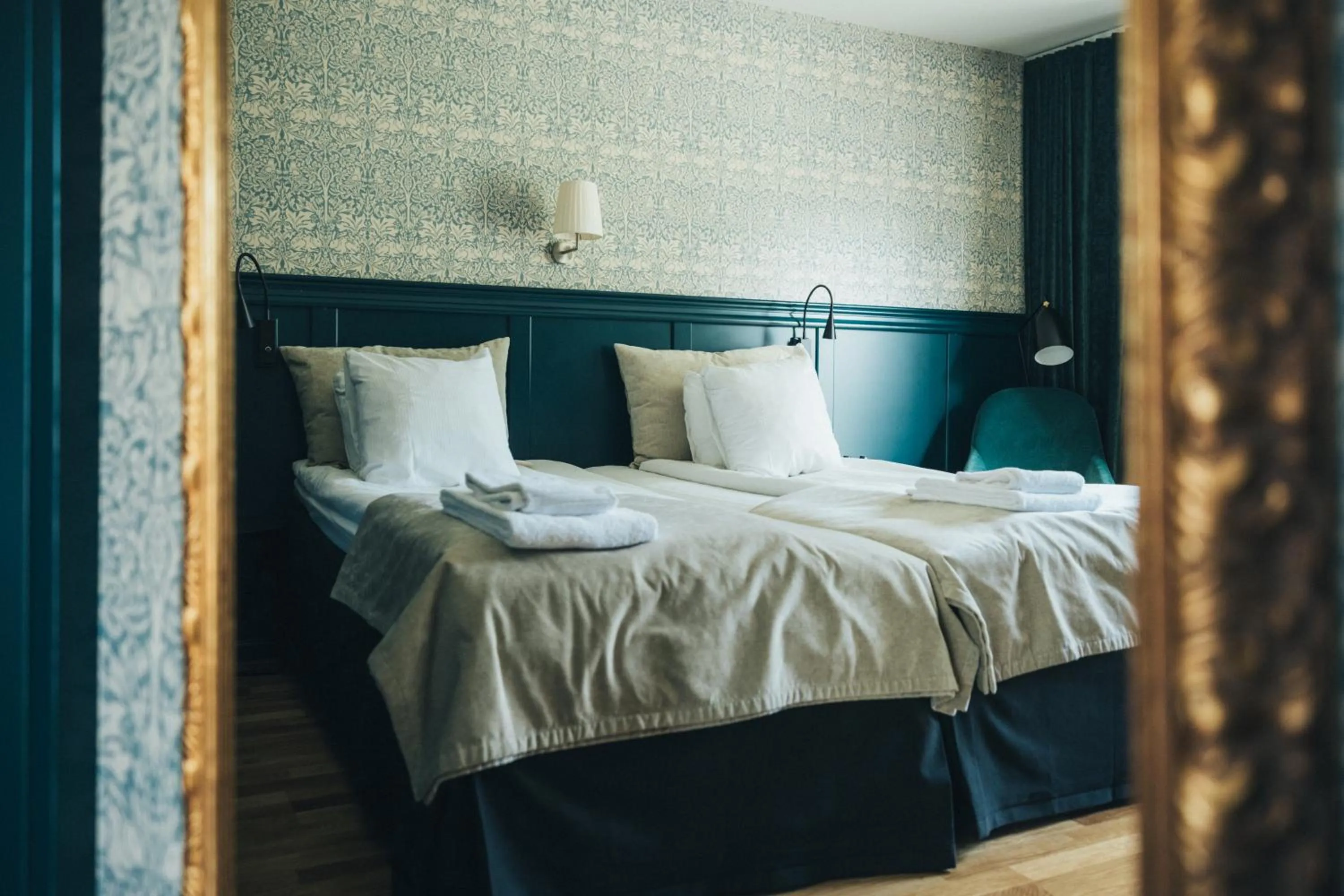 Bed in Hällsnäs Hotell & Restaurang