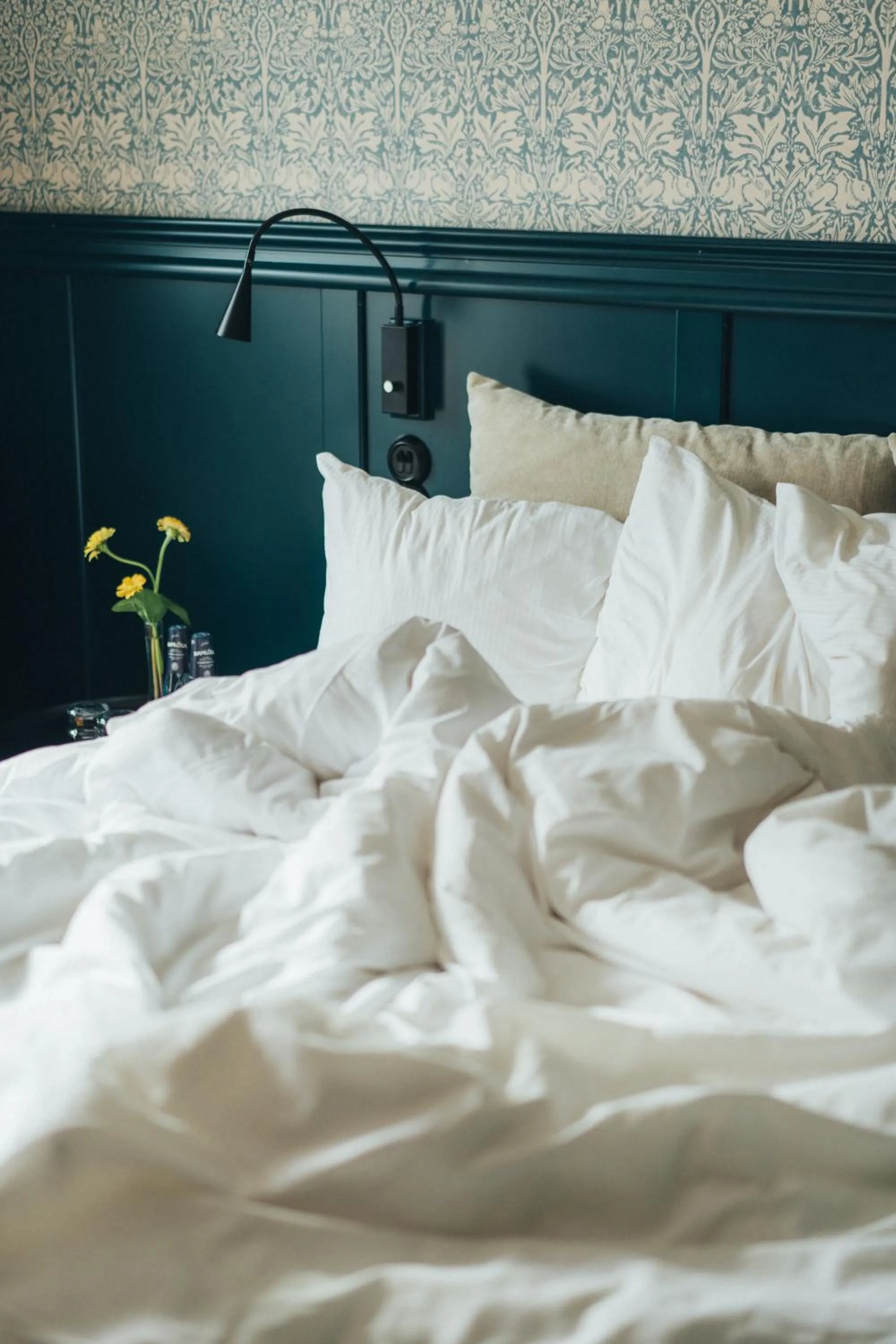 Bed in Hällsnäs Hotell & Restaurang