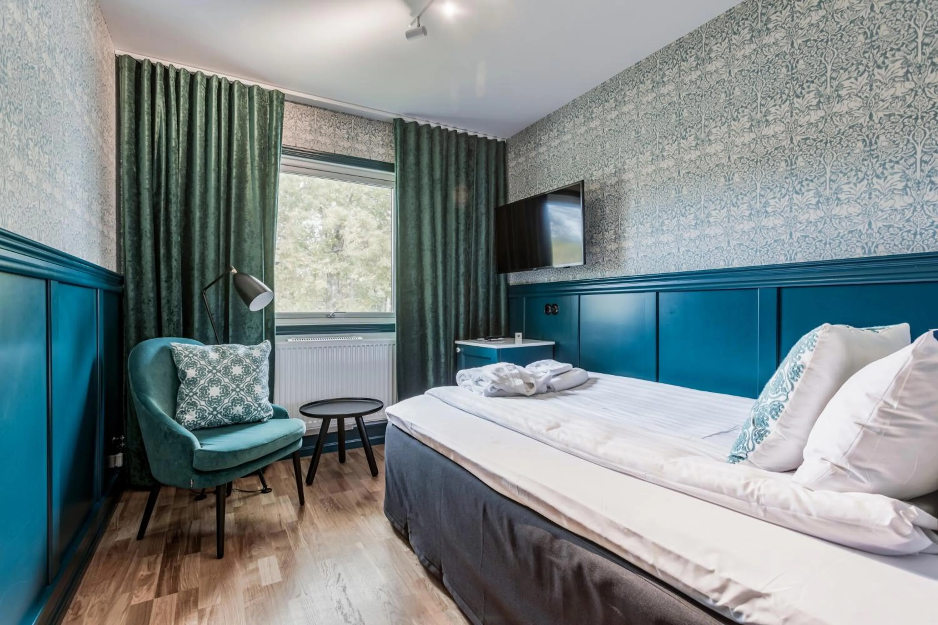 Bed in Hällsnäs Hotell & Restaurang