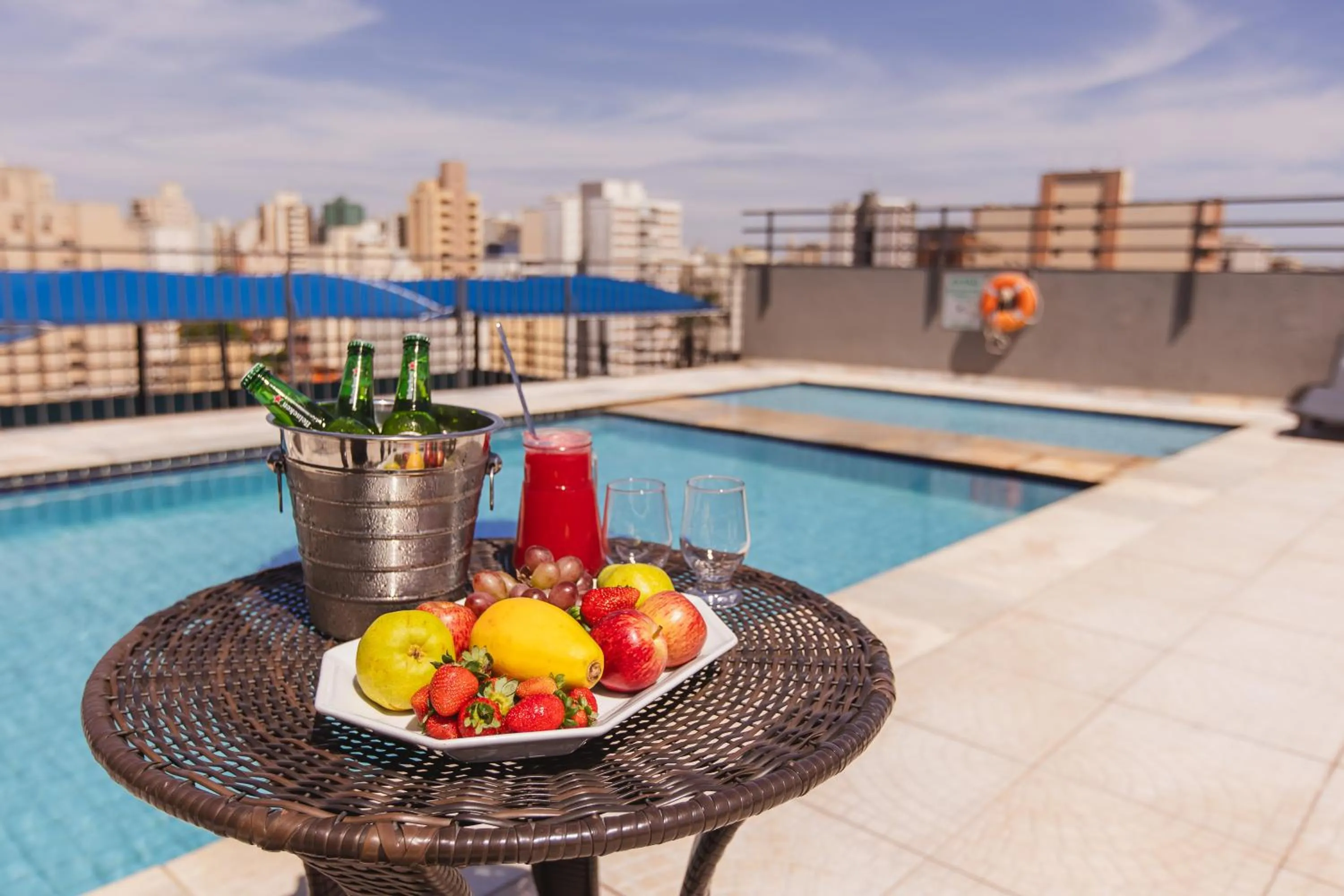 Swimming pool in Hotel Nacional Inn Ribeirão Preto