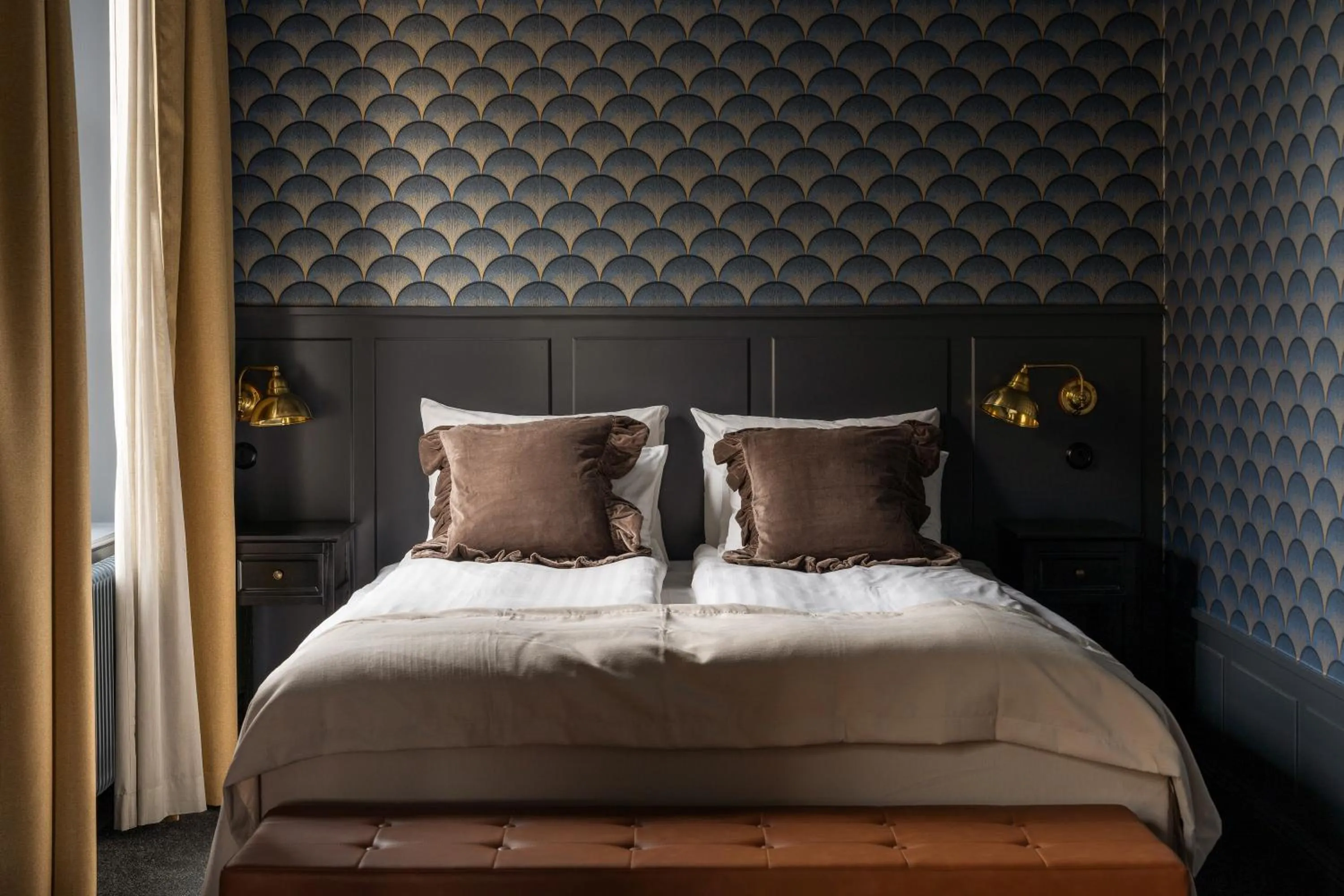 Property building, Bed in Akademihotellet