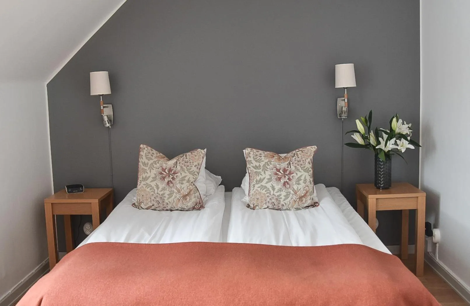 Toilet, Bed in Akademihotellet