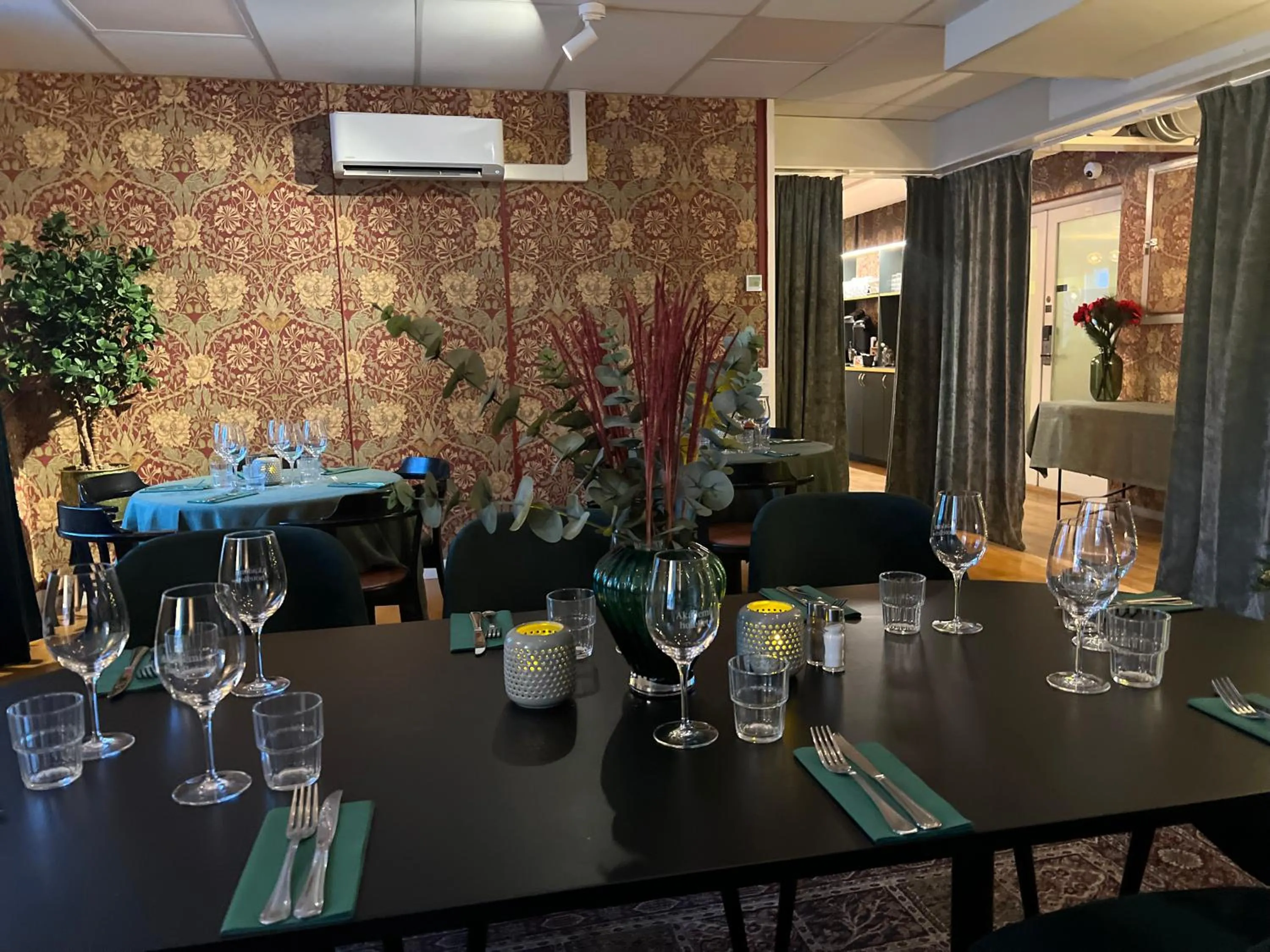 Restaurant/places to eat in Akademihotellet