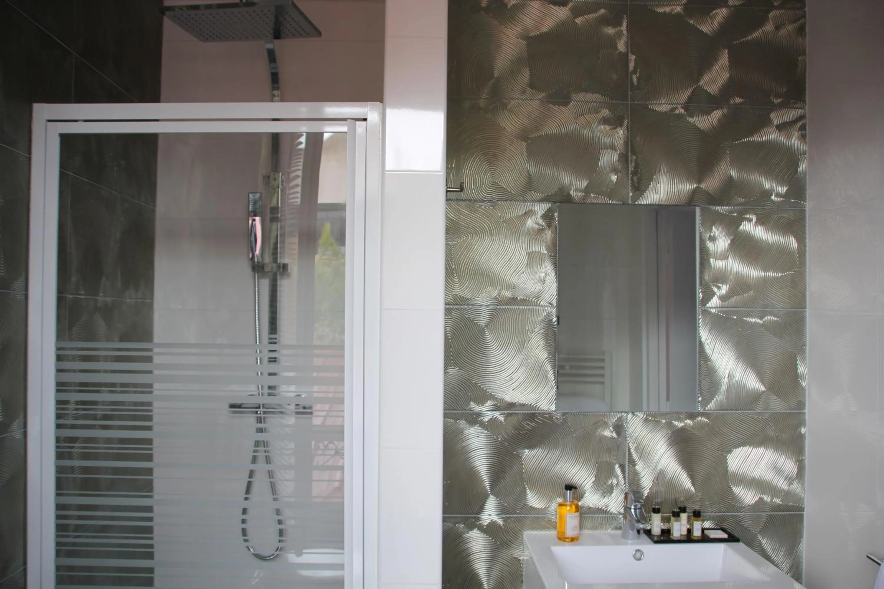 Bathroom in Cosy Apparts Suresnes La Défense