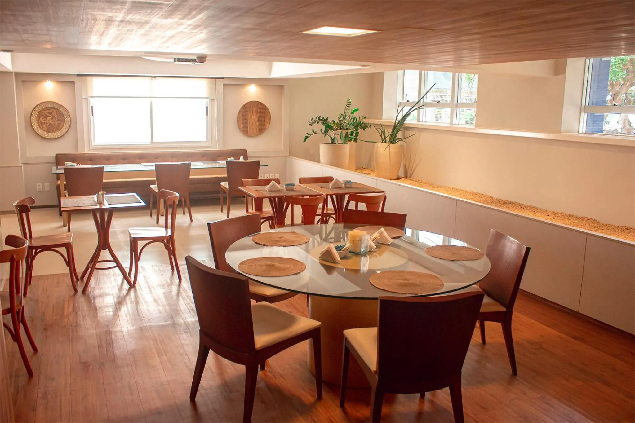 Restaurant/places to eat in Vip Hotel