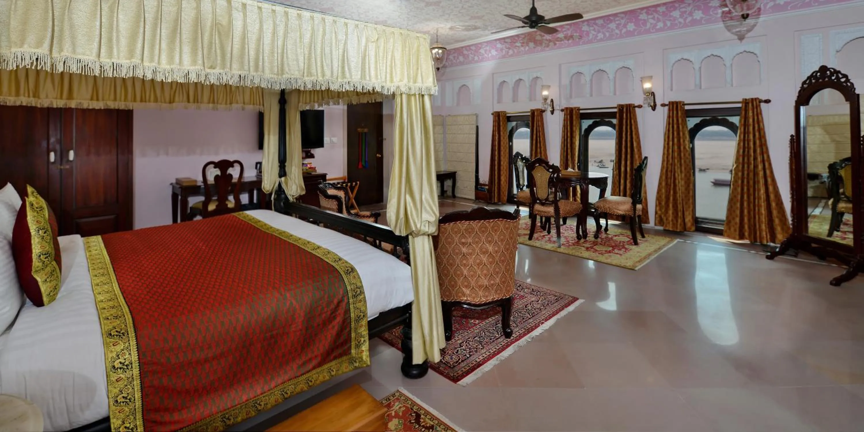 Bed in BrijRama Palace, Varanasi - By the Ganges