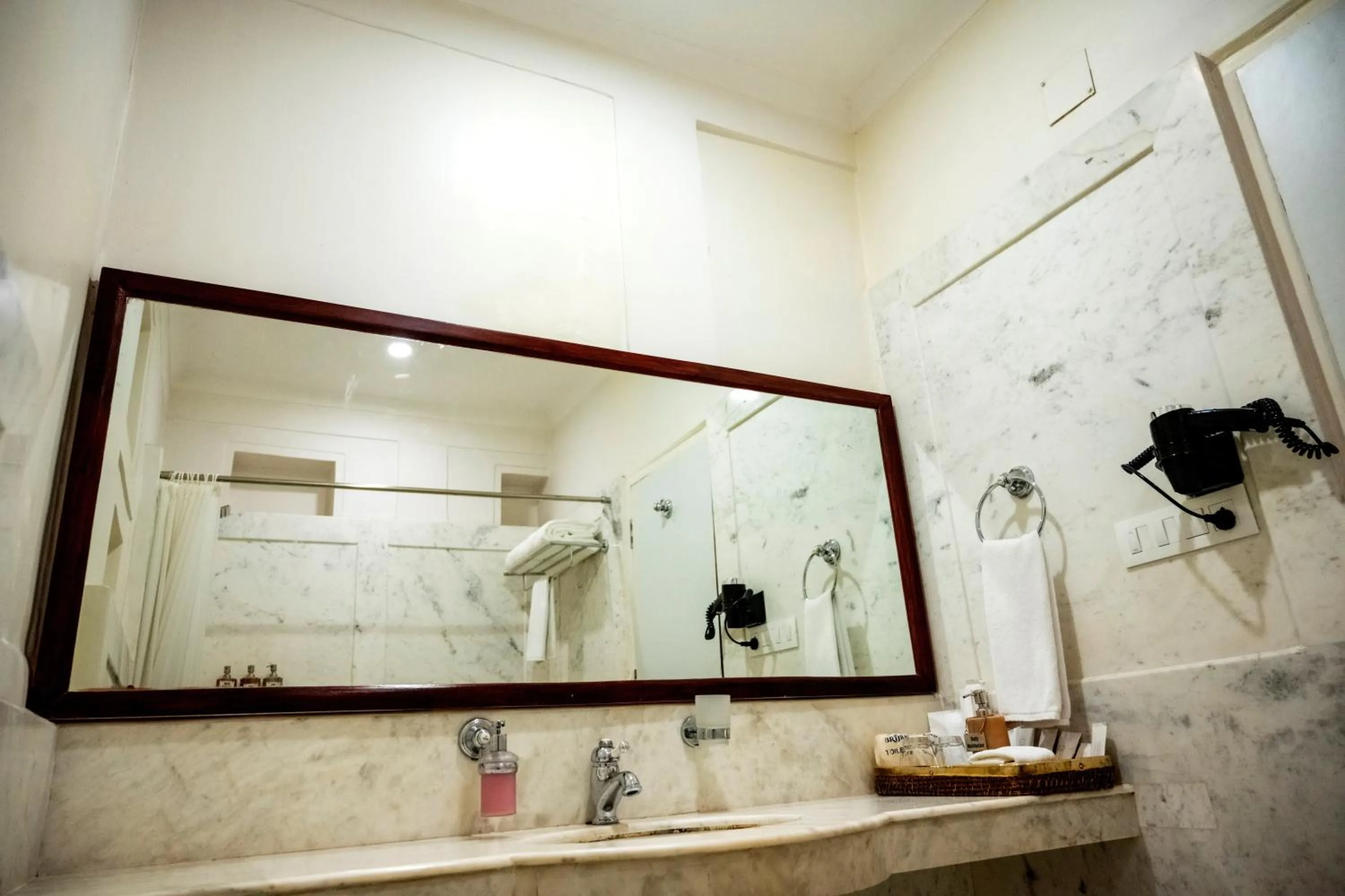 Bathroom in BrijRama Palace, Varanasi - By the Ganges
