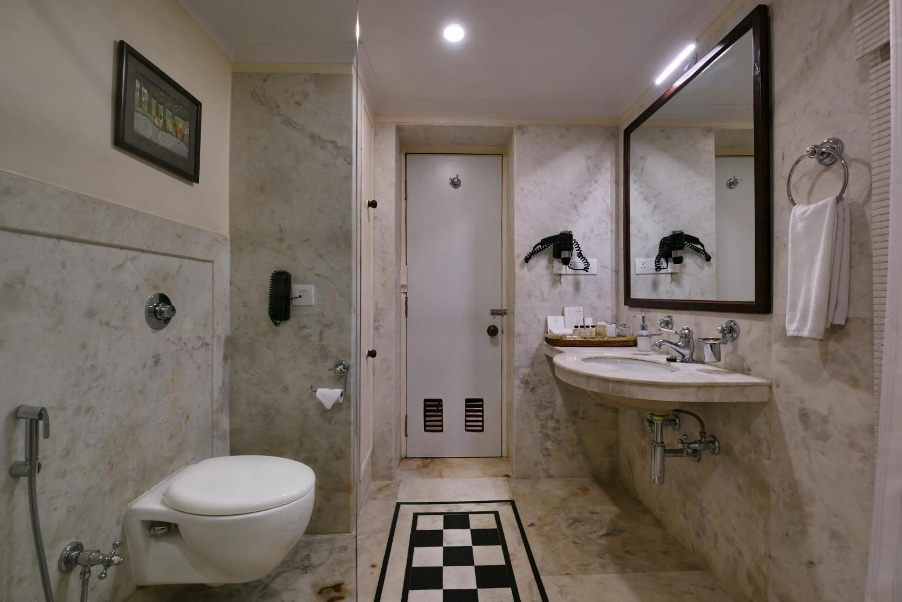 Bathroom in BrijRama Palace, Varanasi - By the Ganges