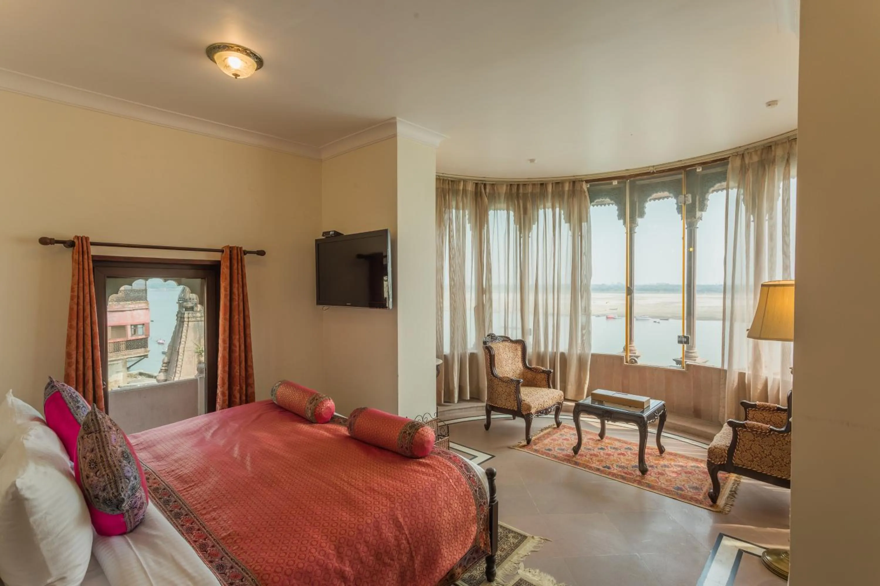 Photo of the whole room, Bed in BrijRama Palace, Varanasi - By the Ganges