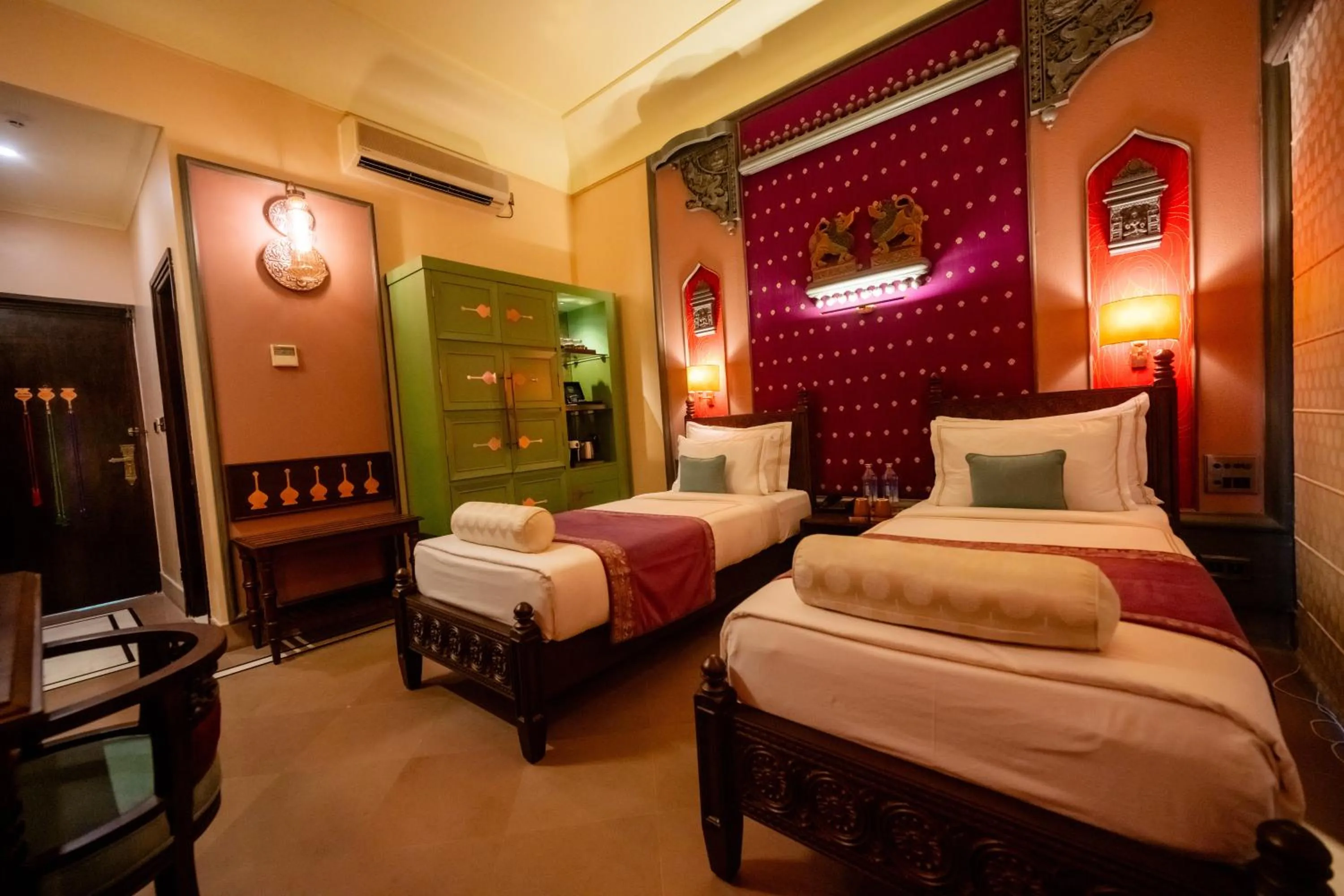 Photo of the whole room, Bed in BrijRama Palace, Varanasi - By the Ganges