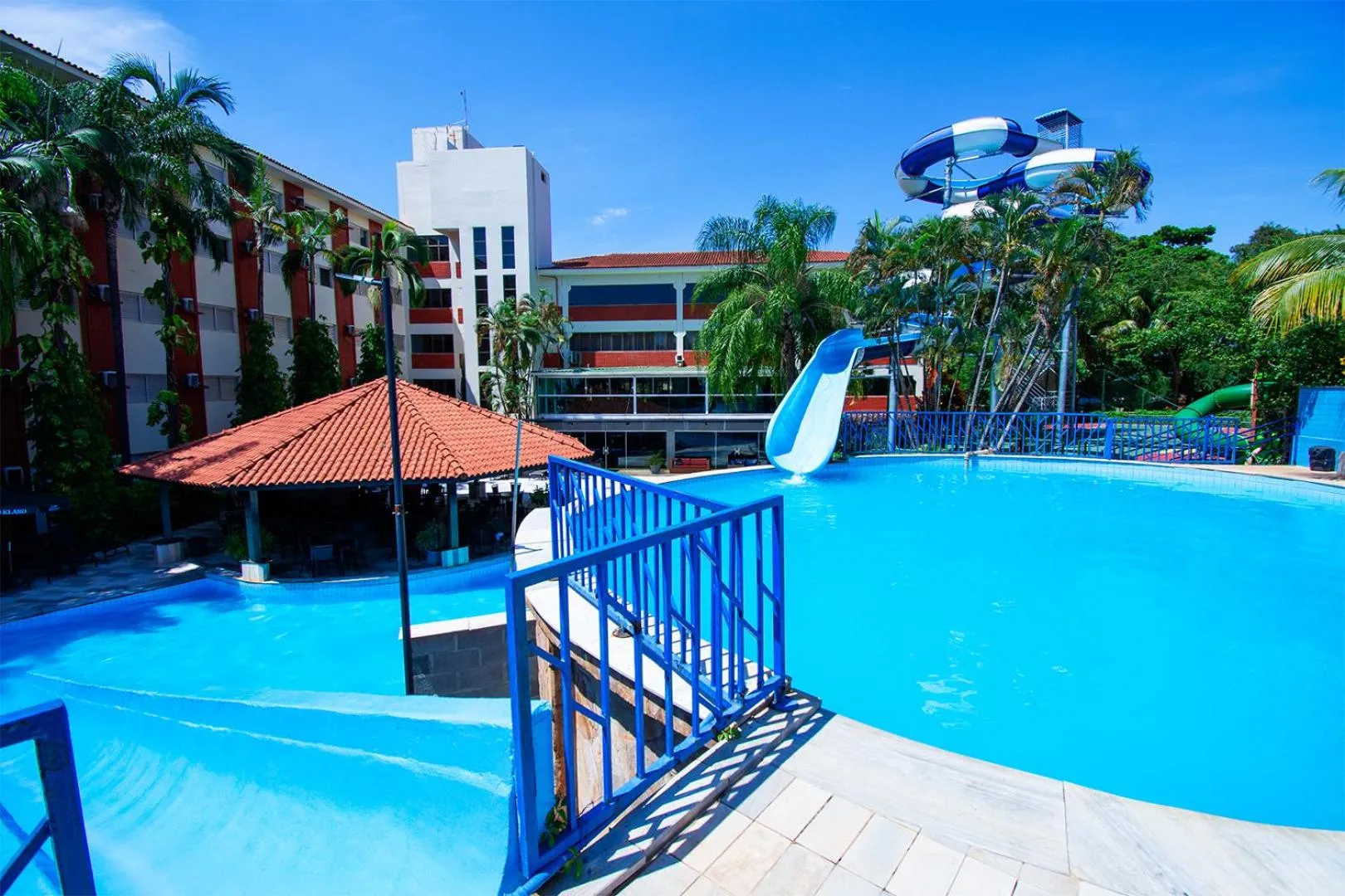 Swimming pool in Hotel Vilage Inn Ribeirão Preto & Convenções by Nacional Inn