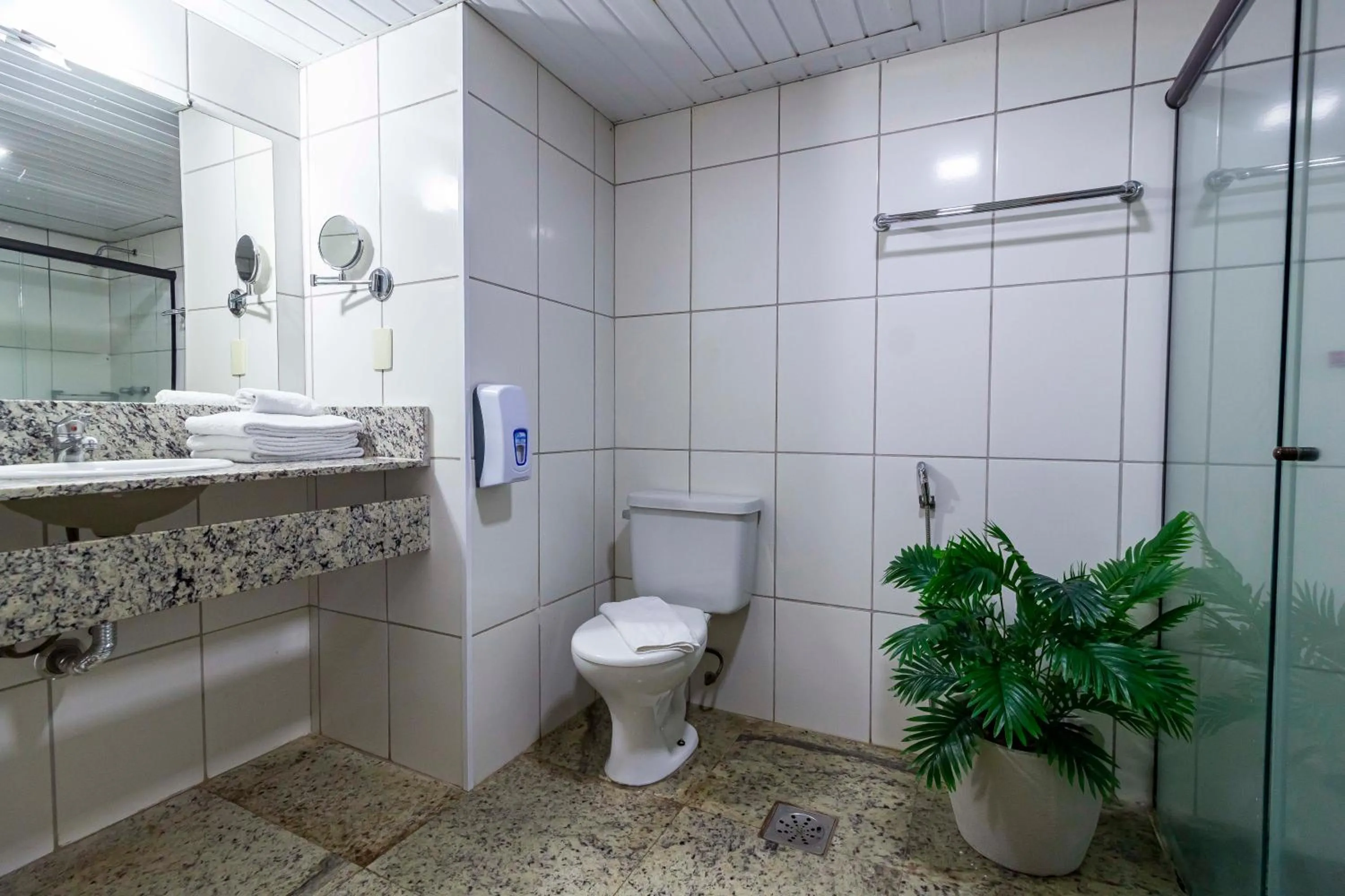 Bathroom in Hotel Vilage Inn Ribeirão Preto & Convenções