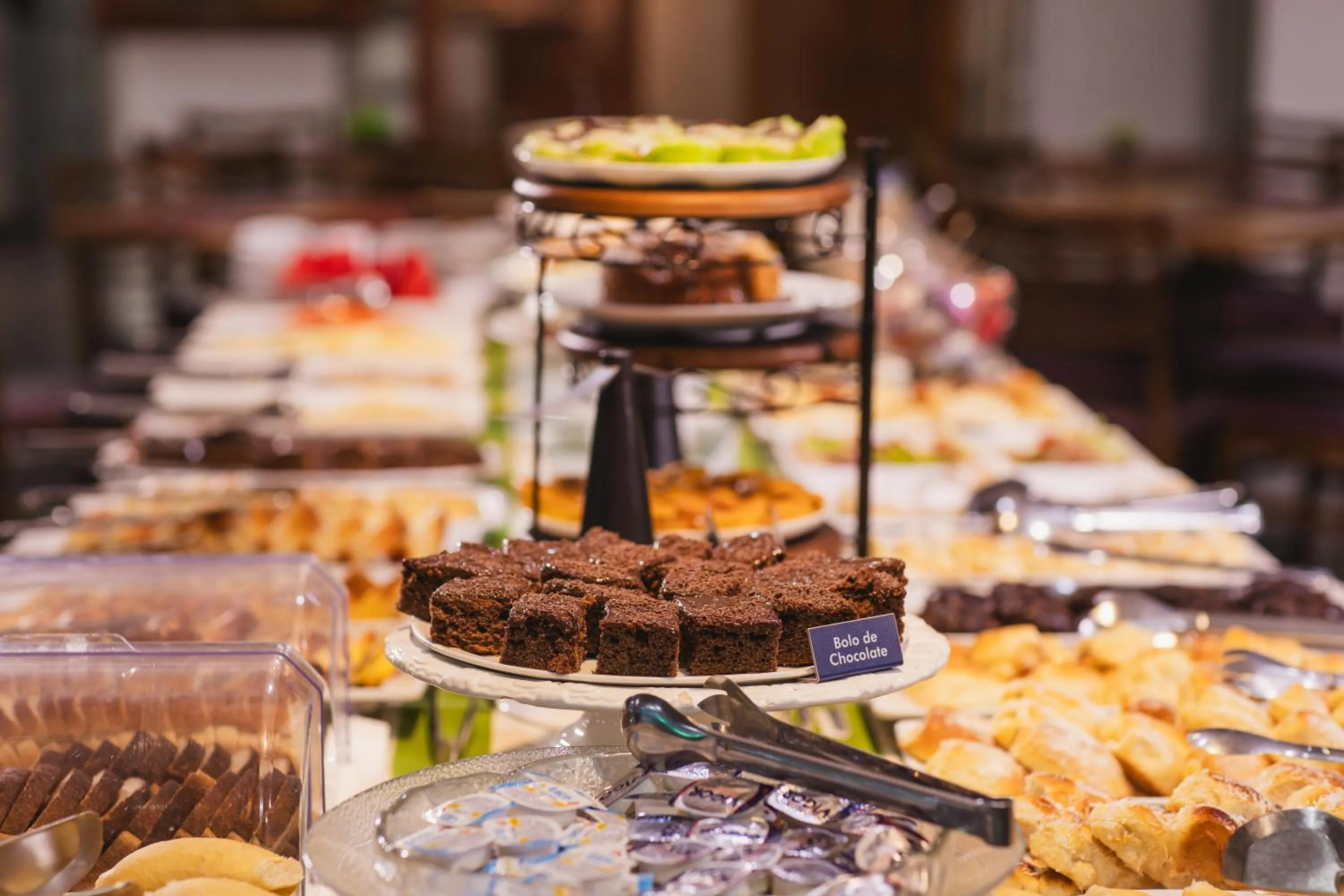 Restaurant/places to eat in Hotel Vilage Inn Ribeirão Preto & Convenções by Nacional Inn