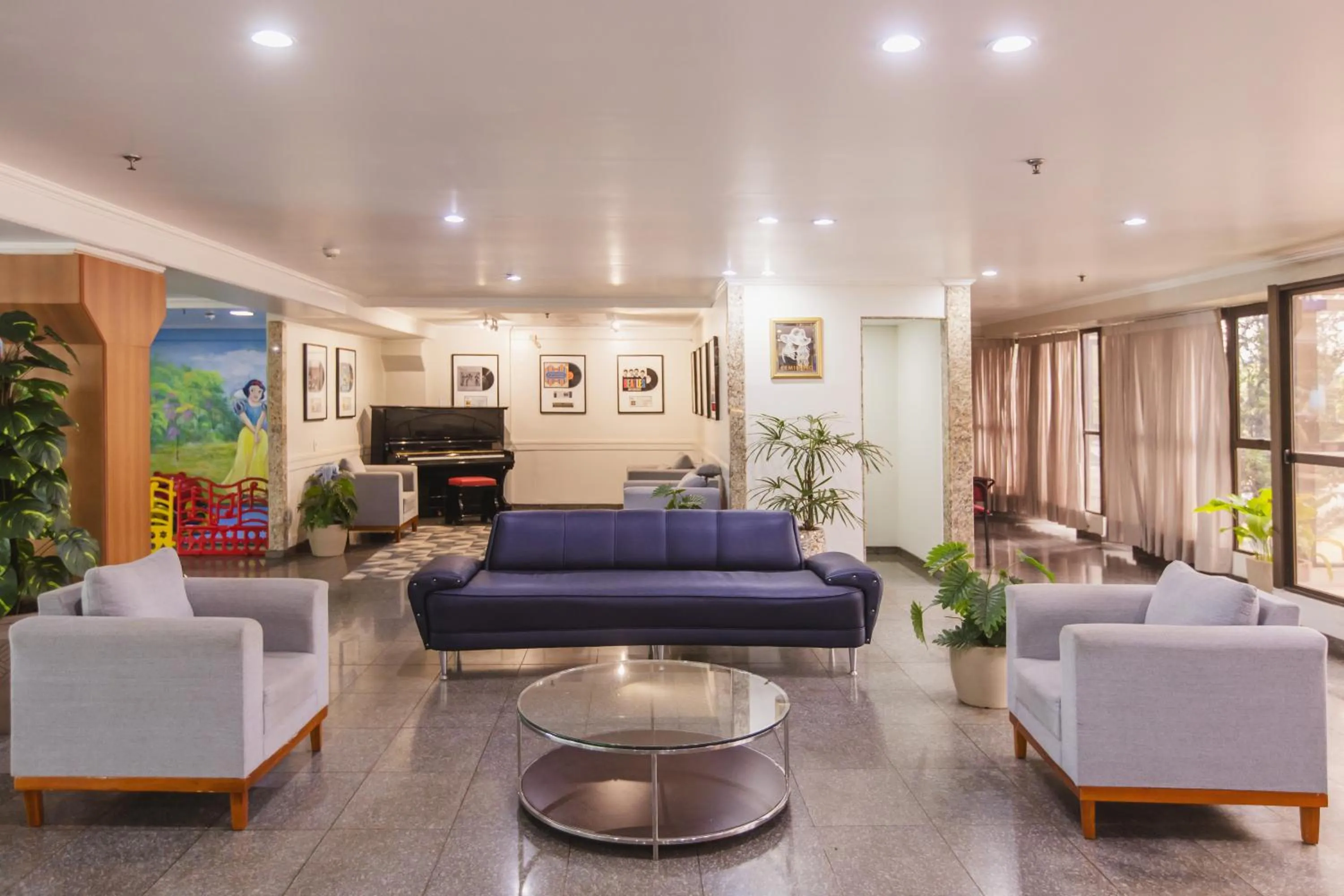 Lobby or reception in Hotel Vilage Inn Ribeirão Preto & Convenções by Nacional Inn