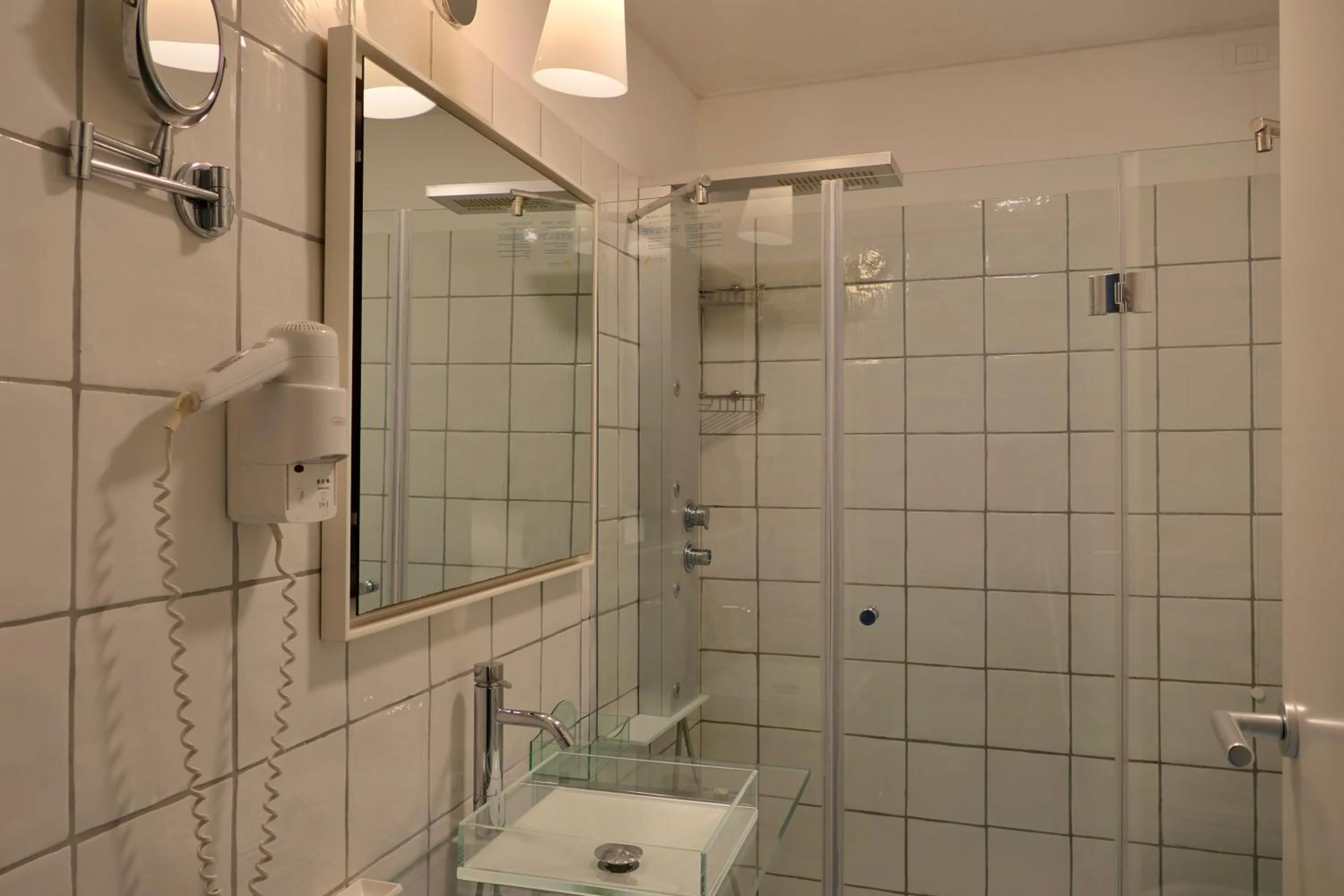 Bathroom in Ganimede Hotel