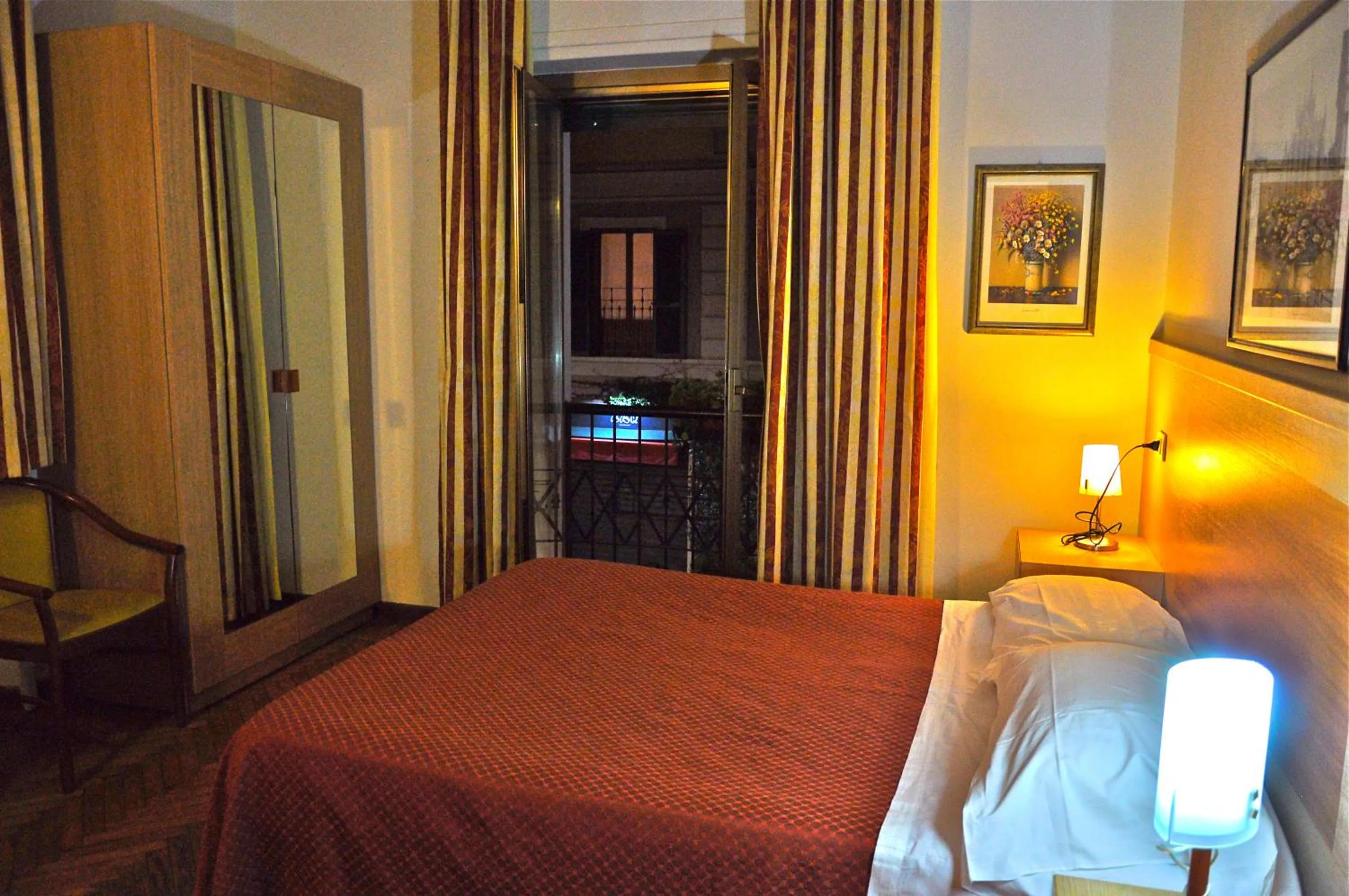 Night, Bed in Hotel Dover