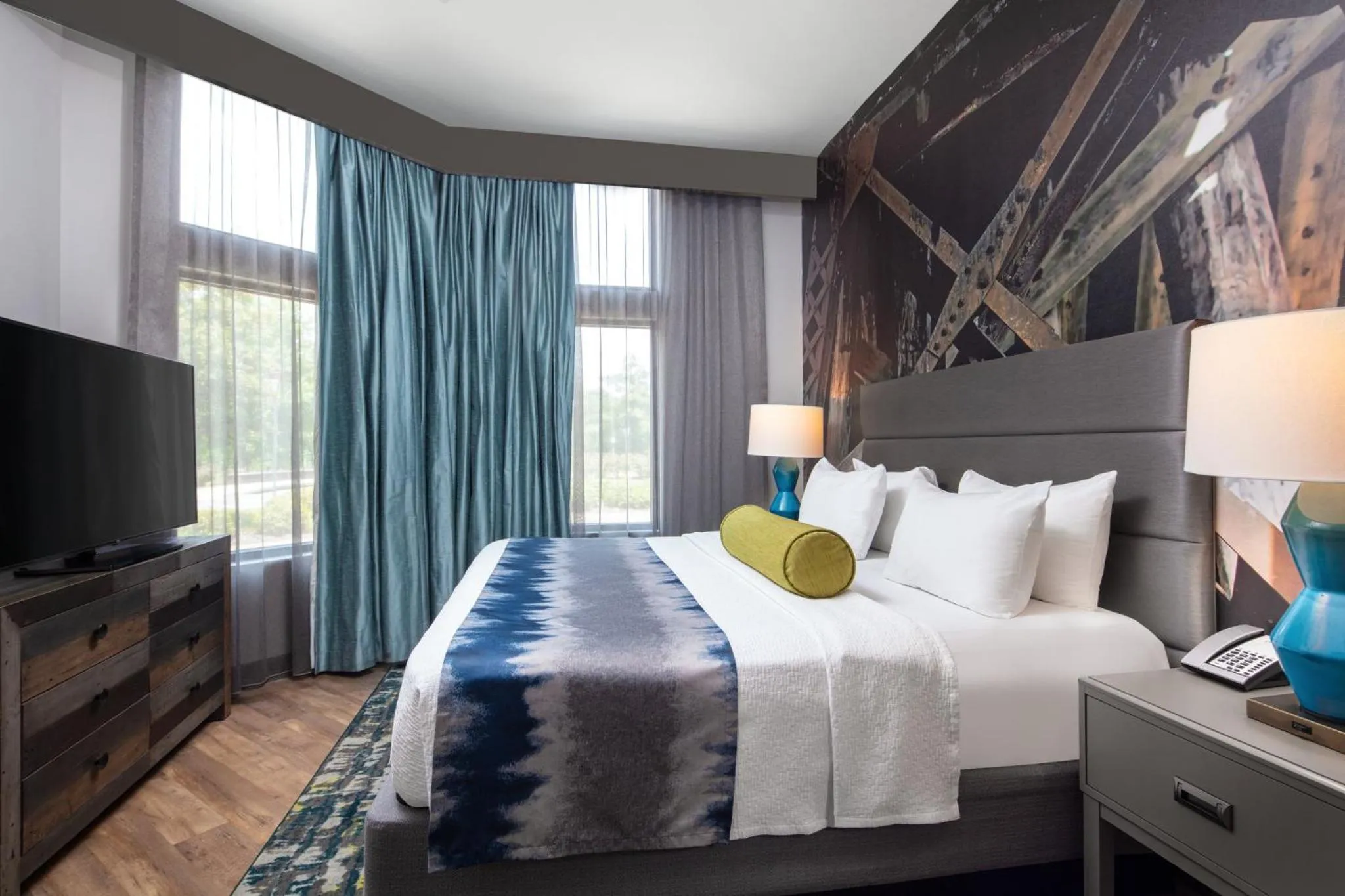 Photo of the whole room, Bed in Hotel Indigo Tuscaloosa Downtown by IHG