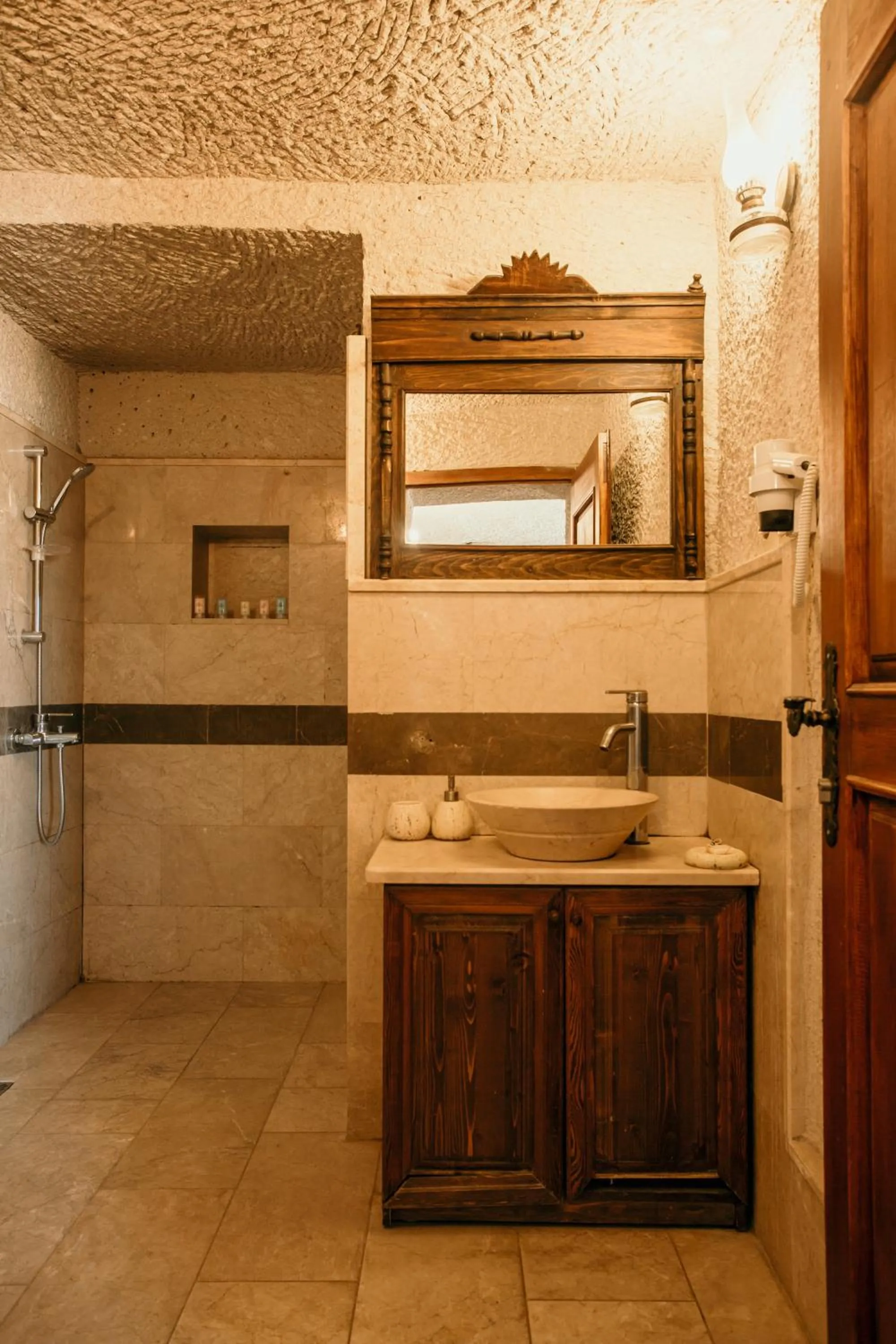 Shower in Village Cave House Hotel