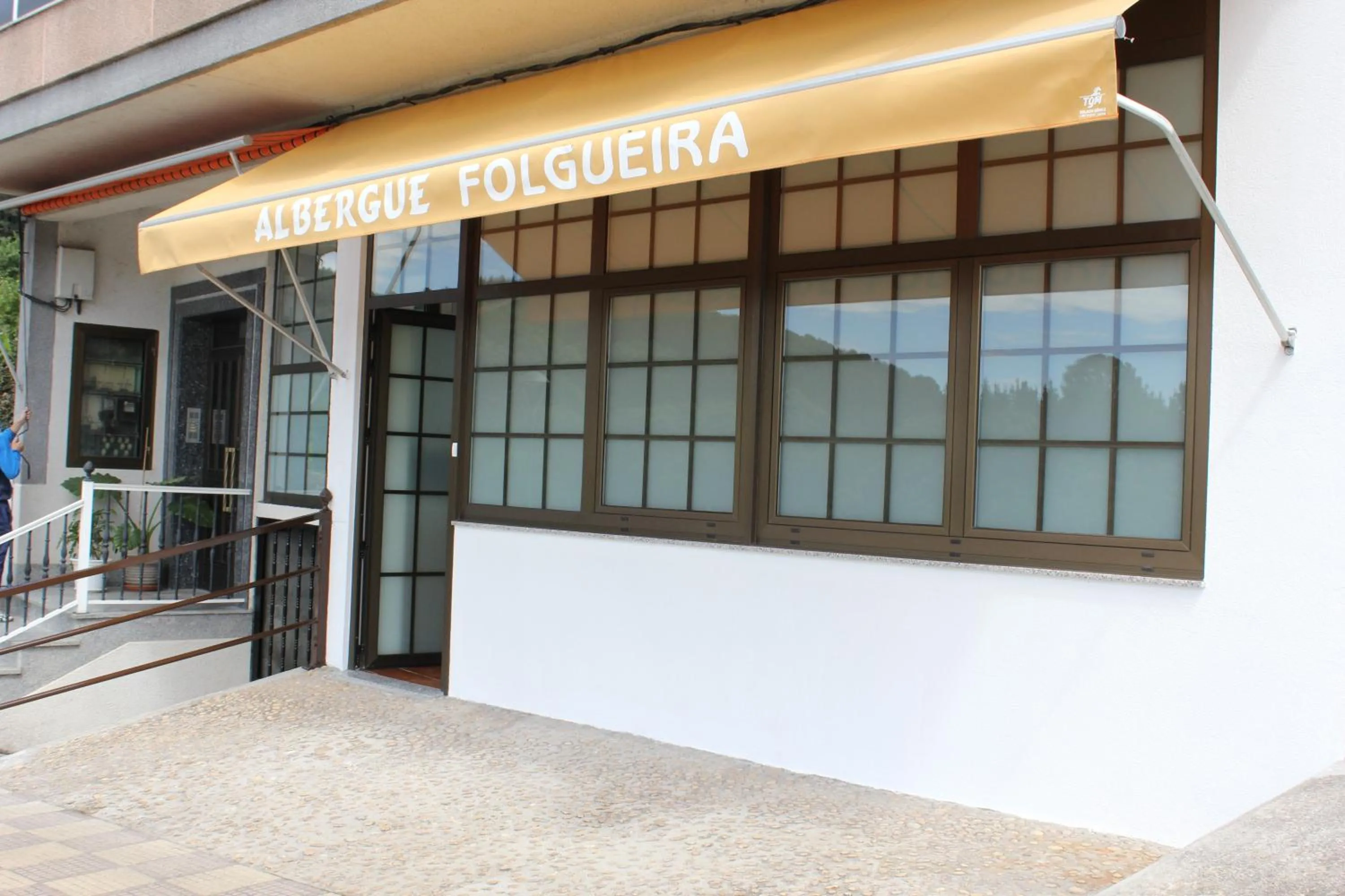 Facade/entrance in Albergue Folgueira