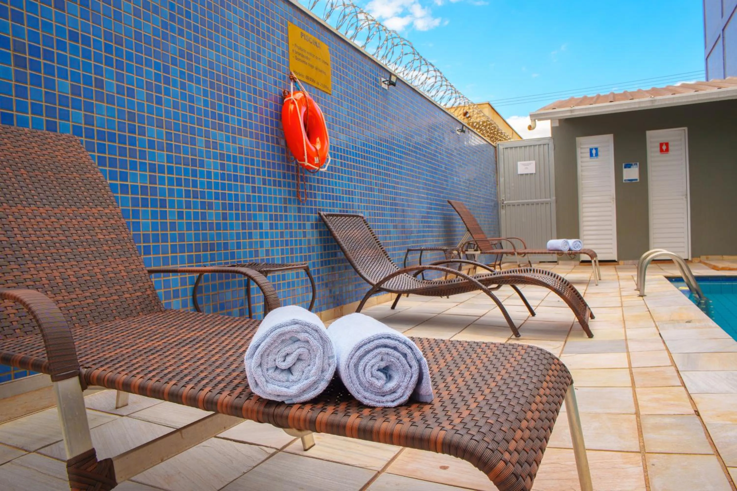 Swimming pool in Hotel Dan Inn Express Ribeirão Preto By Nacional Inn
