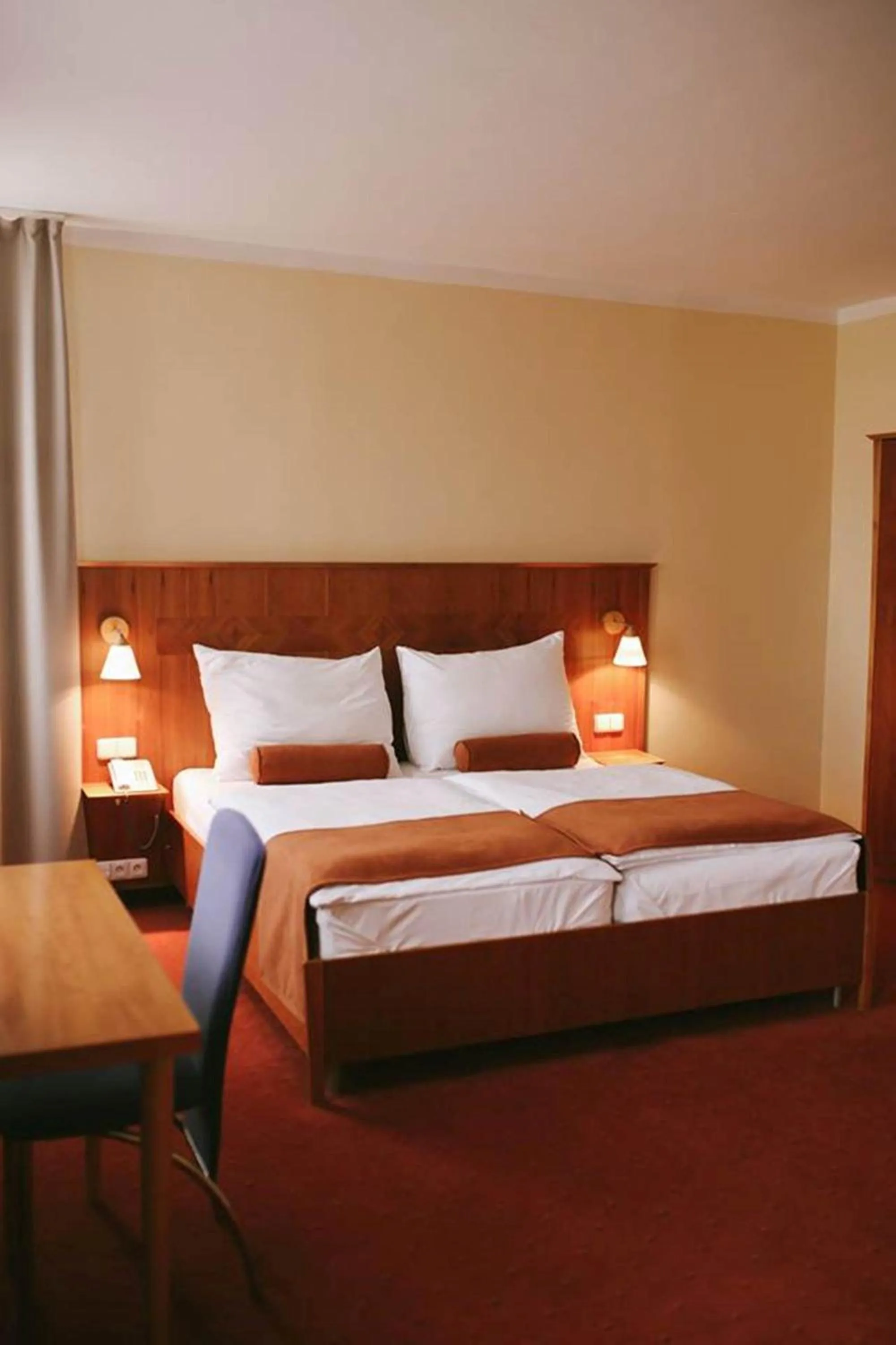 Photo of the whole room in Hotel Plaza