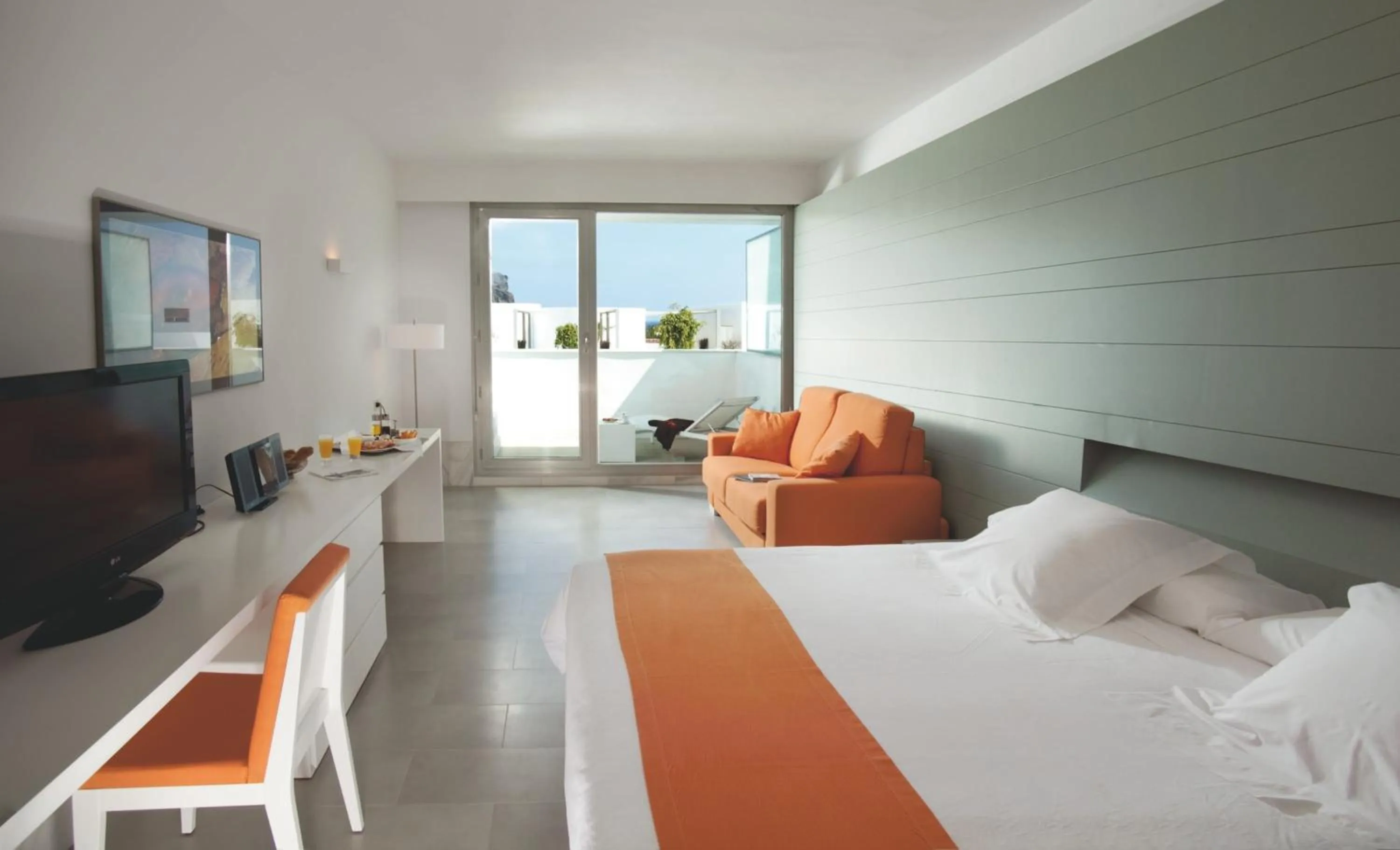 Photo of the whole room, Bed in Hotel Spa Calagrande Cabo de Gata