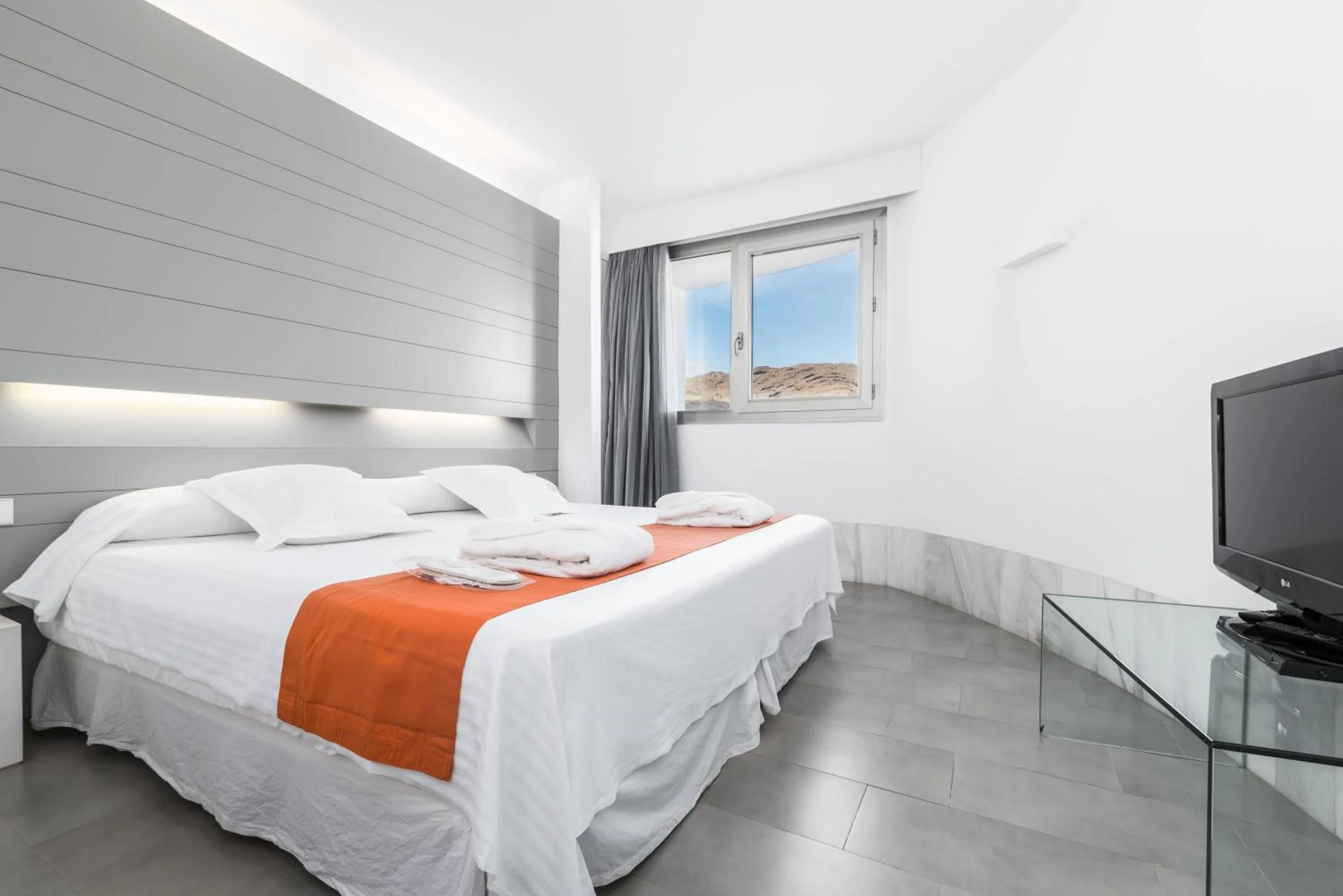 Photo of the whole room, Bed in Hotel Spa Calagrande Cabo de Gata