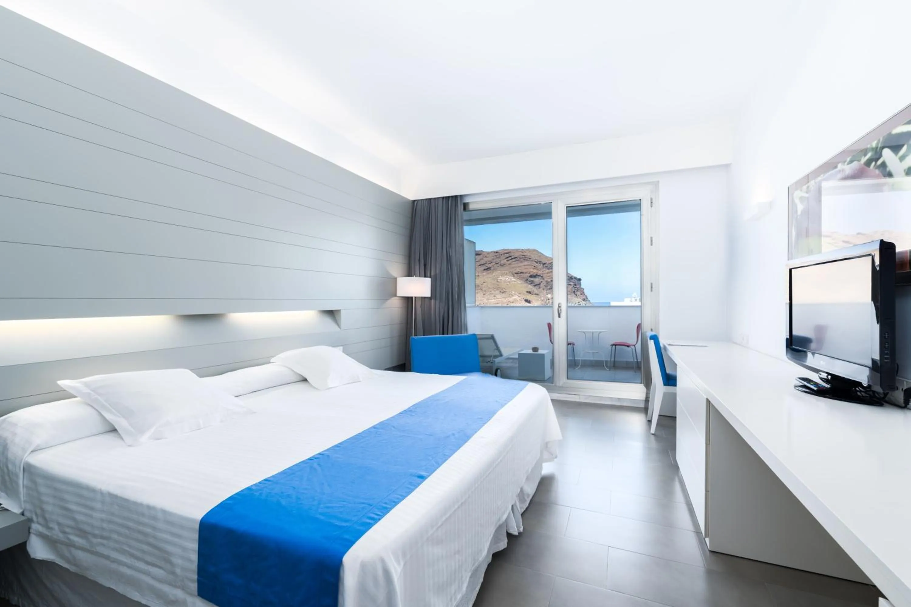 Photo of the whole room, Bed in Hotel Spa Calagrande Cabo de Gata