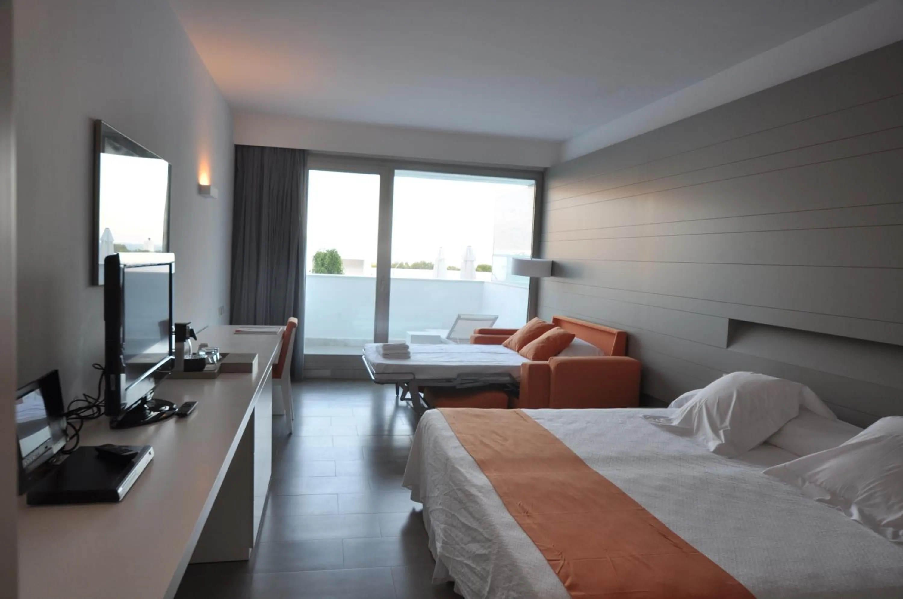 Photo of the whole room, Bed in Hotel Spa Calagrande Cabo de Gata