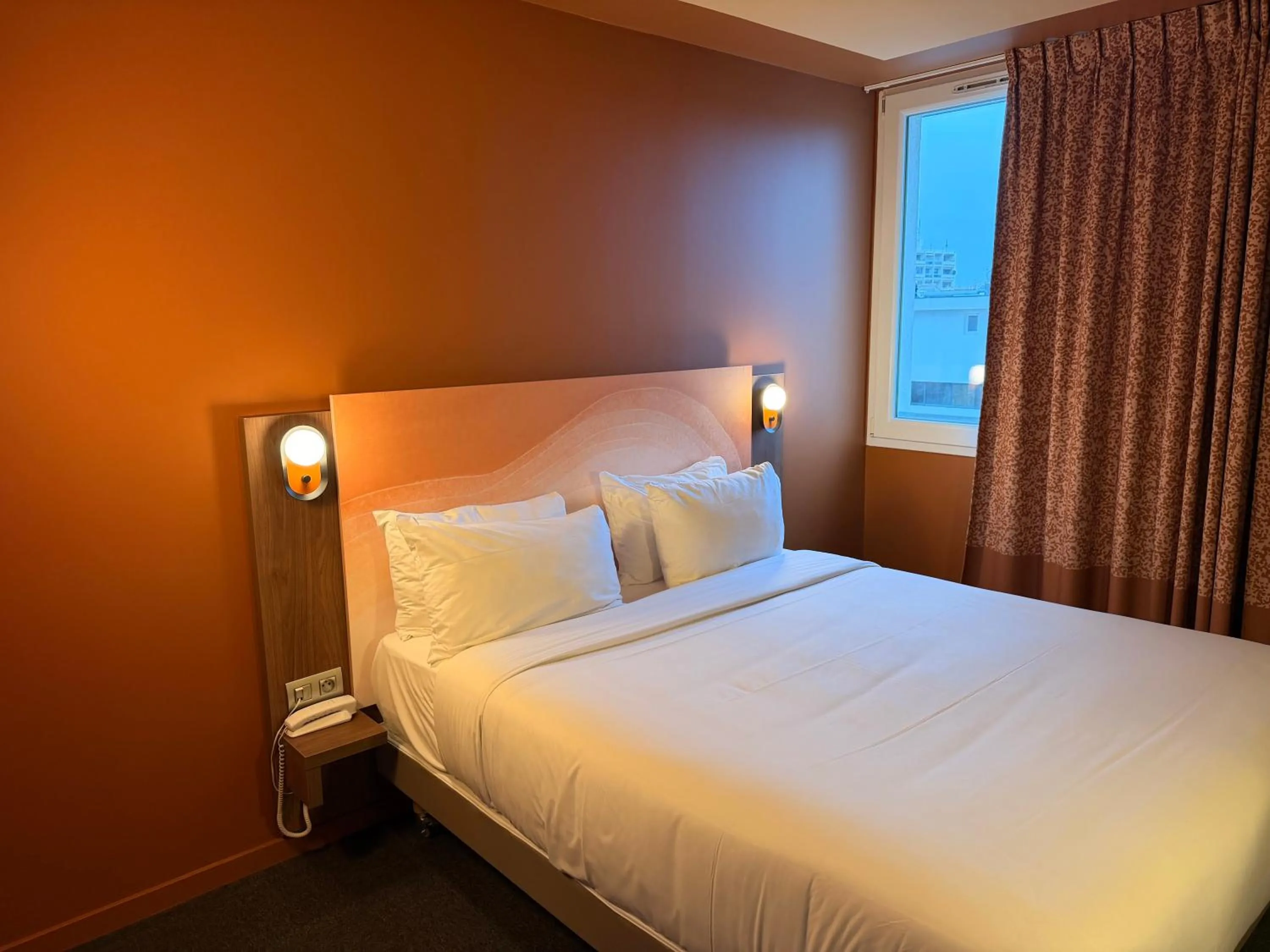 Bed in IBIS STYLES ALES CENTRE