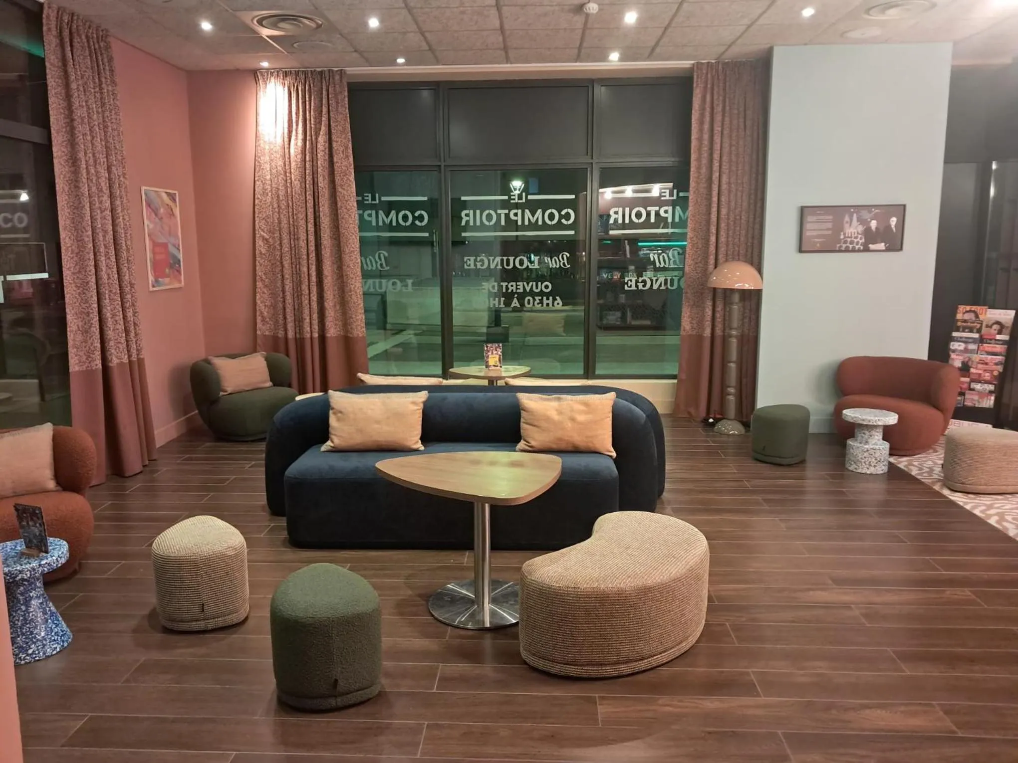 Communal lounge/ TV room in IBIS STYLES ALES CENTRE