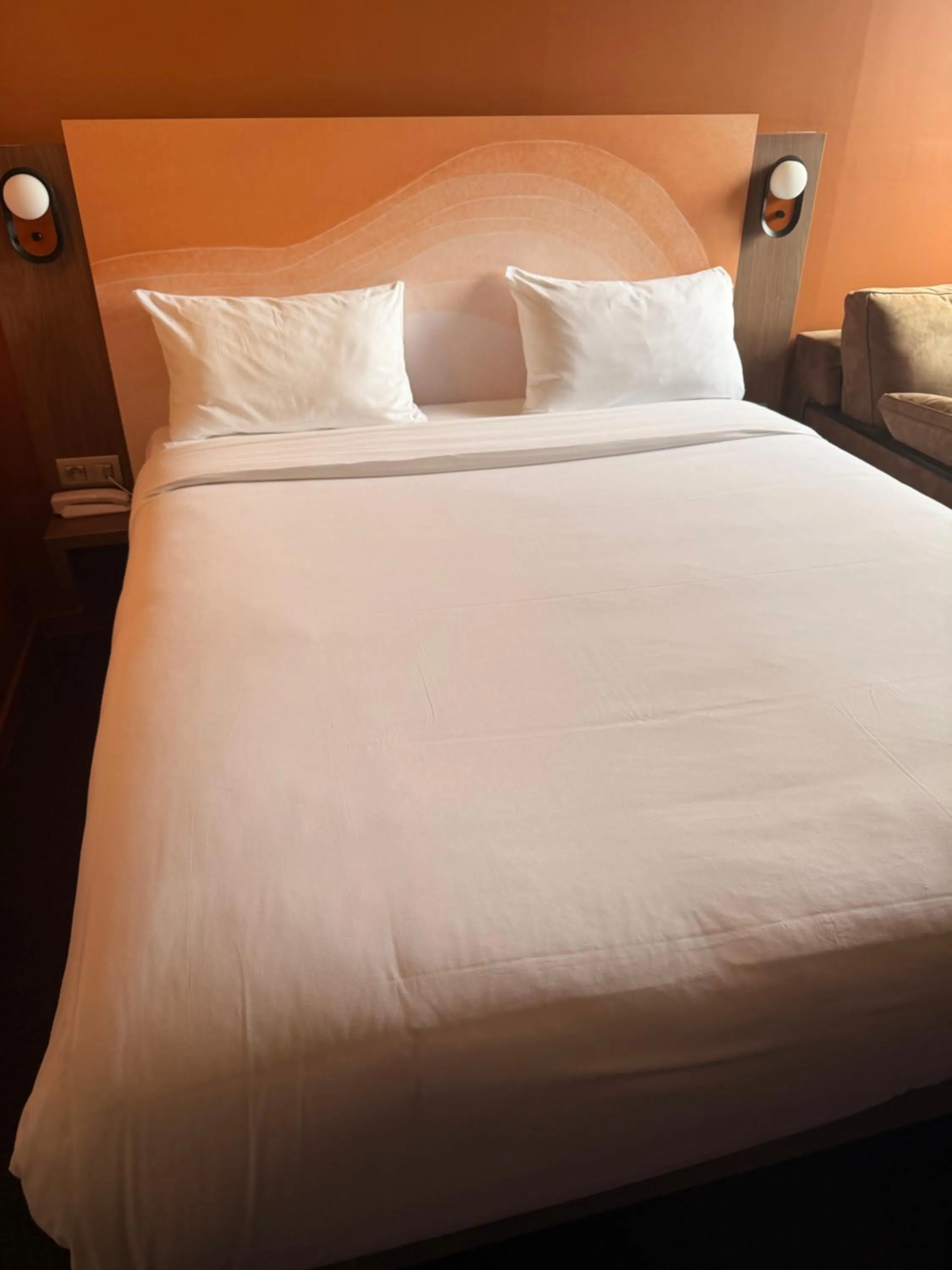 Bed in IBIS STYLES ALES CENTRE