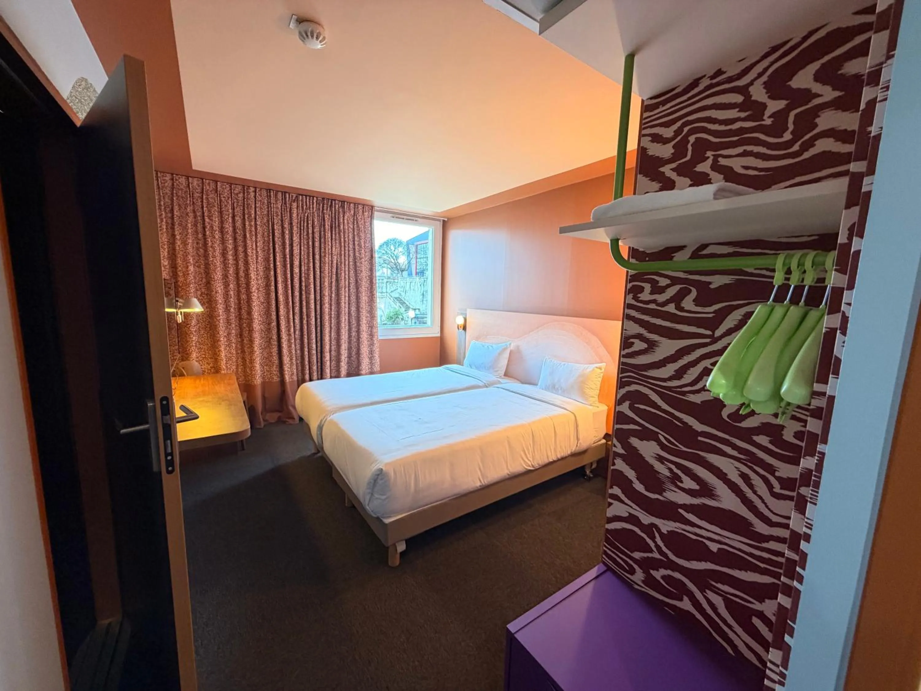 Bed in IBIS STYLES ALES CENTRE