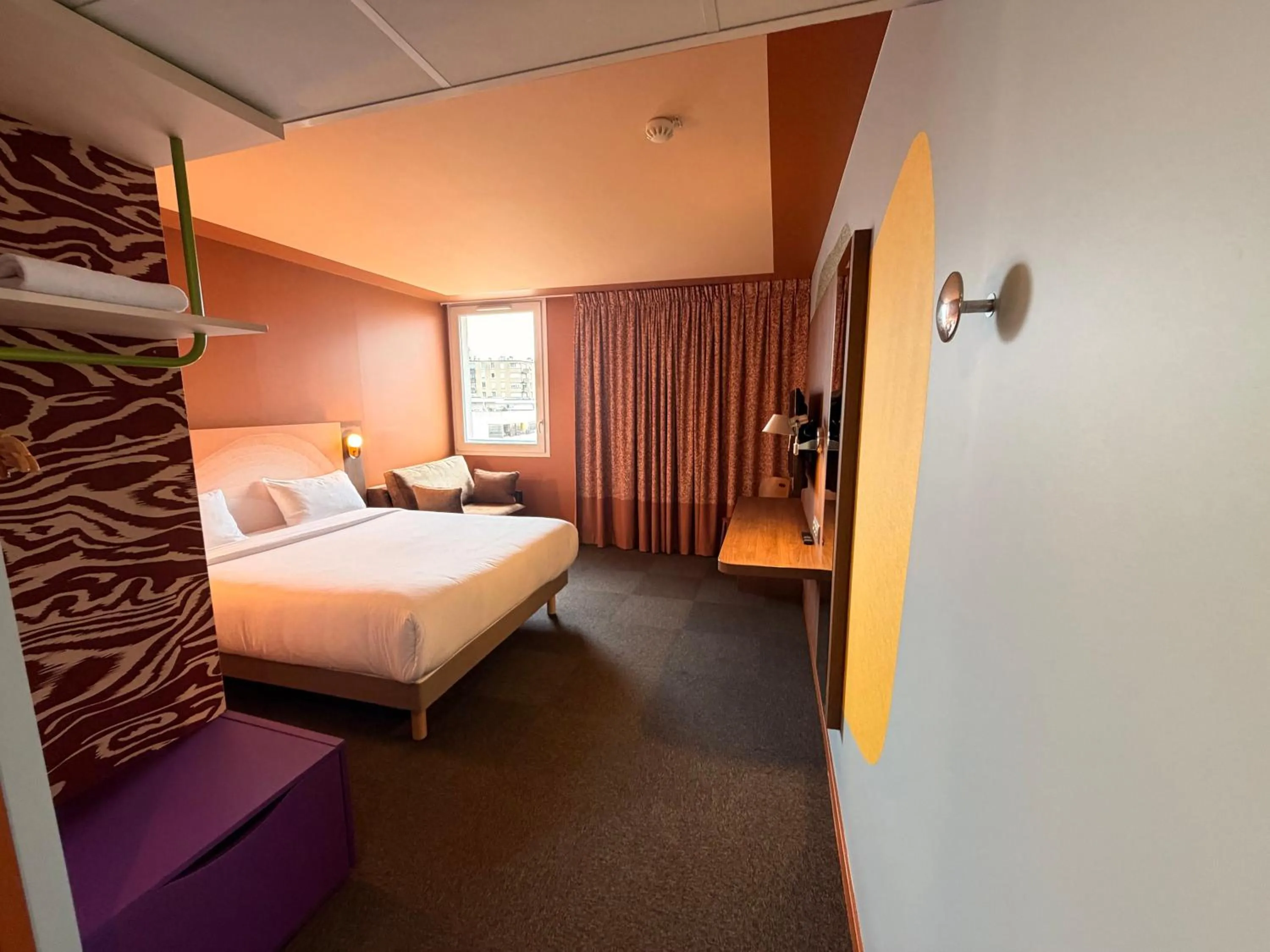 Bed in IBIS STYLES ALES CENTRE