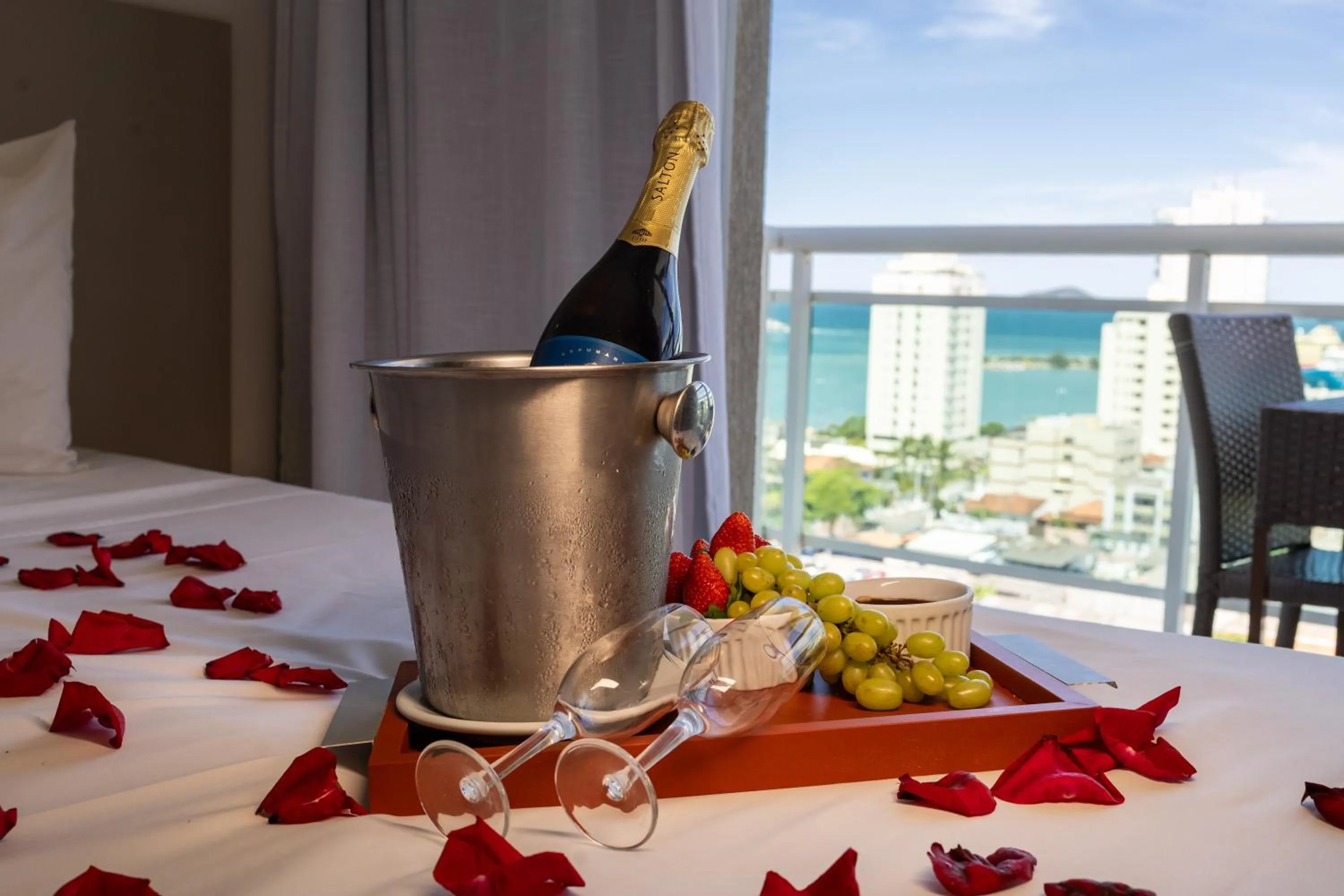 Bedroom in Ramada by Wyndham Macae Hotel & Suites