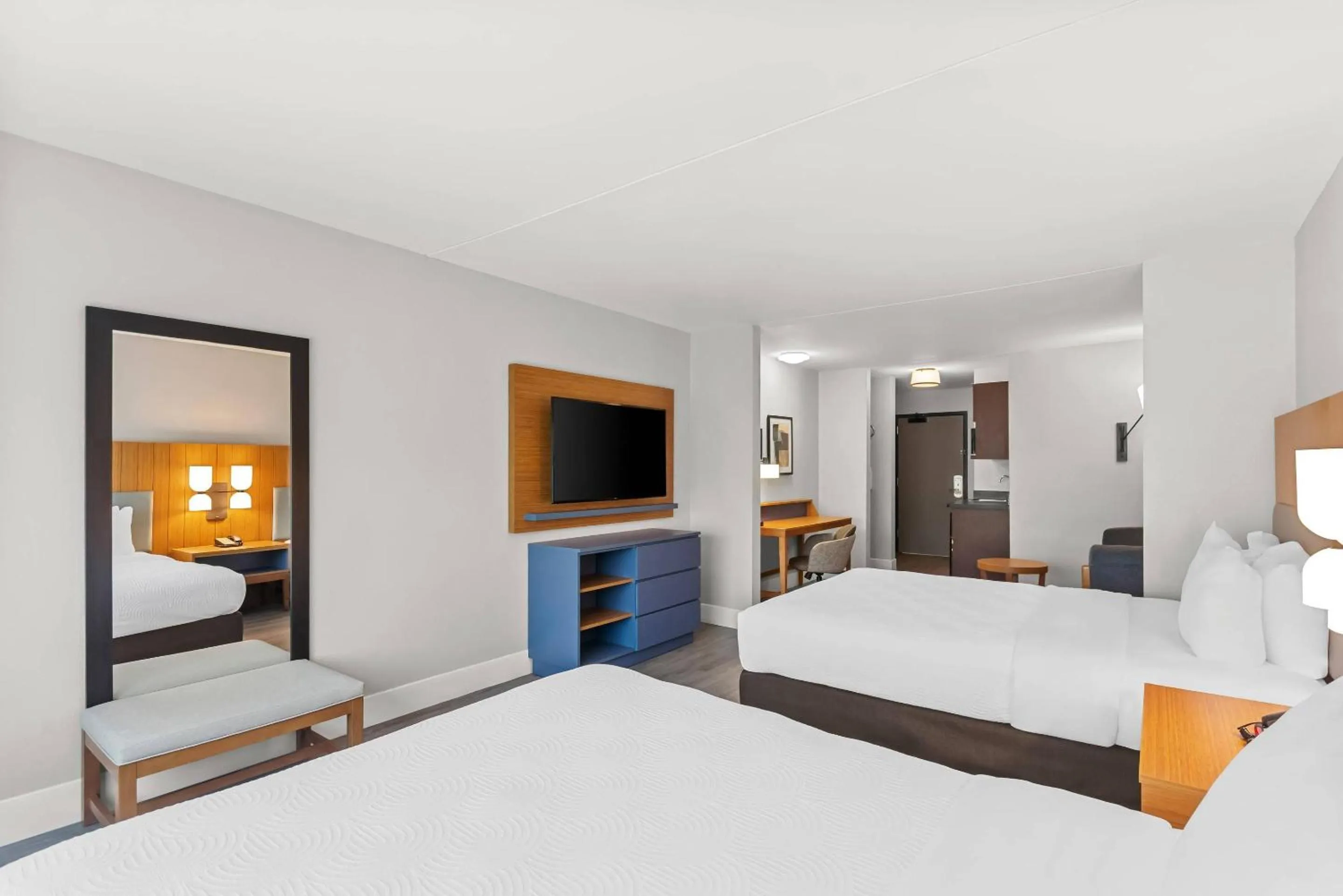 Bedroom, Bed in Country Inn & Suites Etown