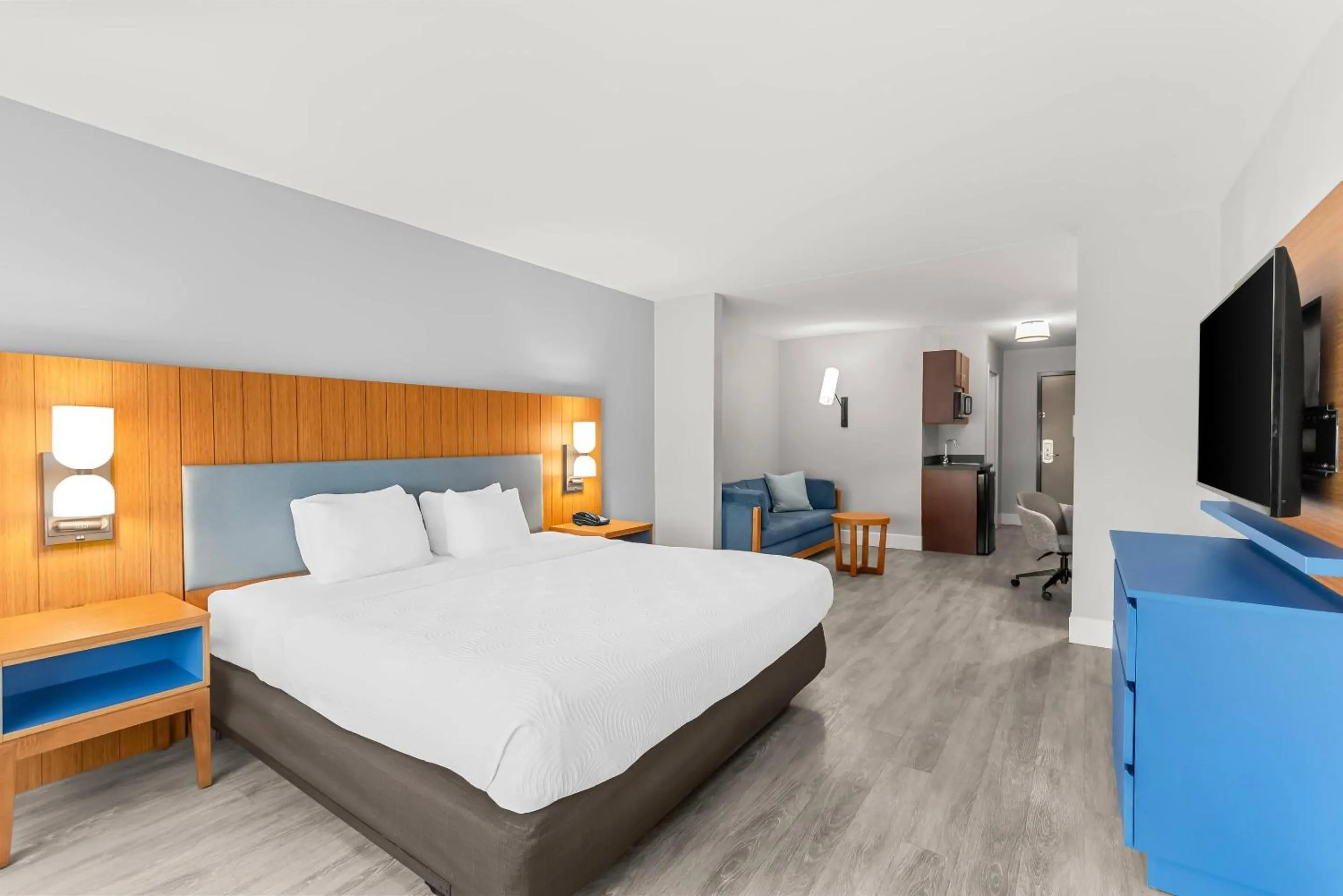 Bedroom, Bed in Country Inn & Suites Etown