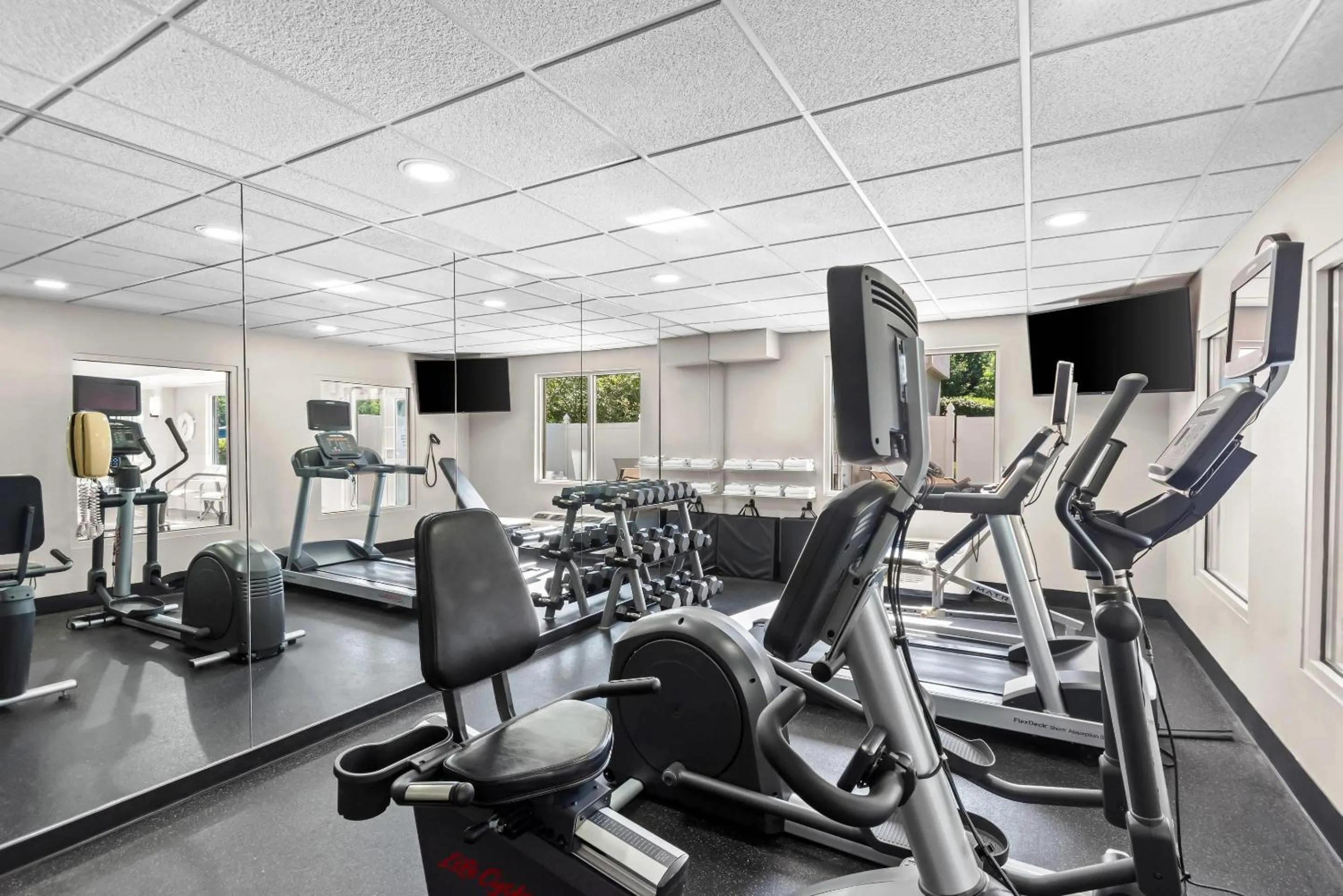 Fitness centre/facilities in Country Inn & Suites Etown