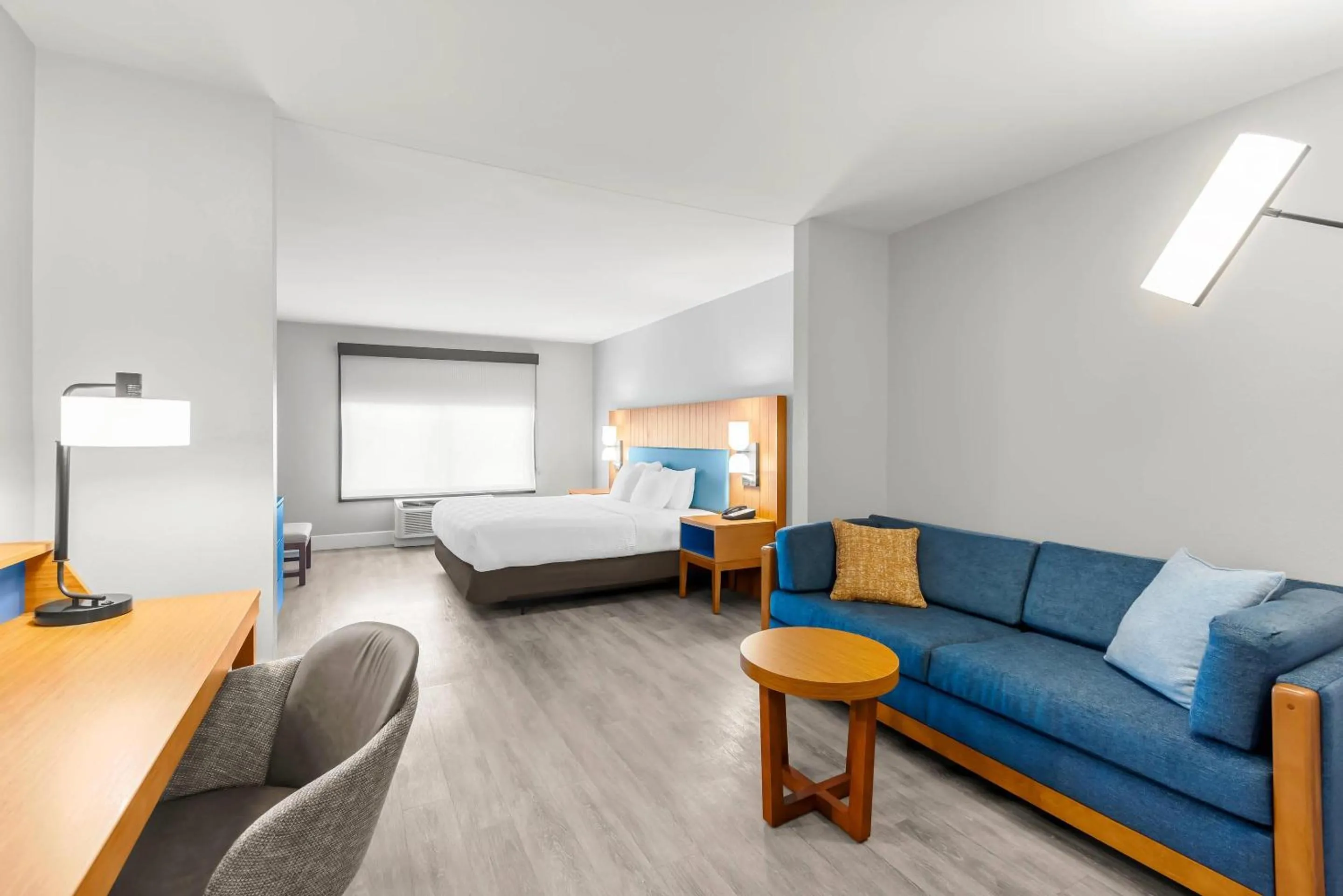 Bedroom, Bed in Country Inn & Suites Etown