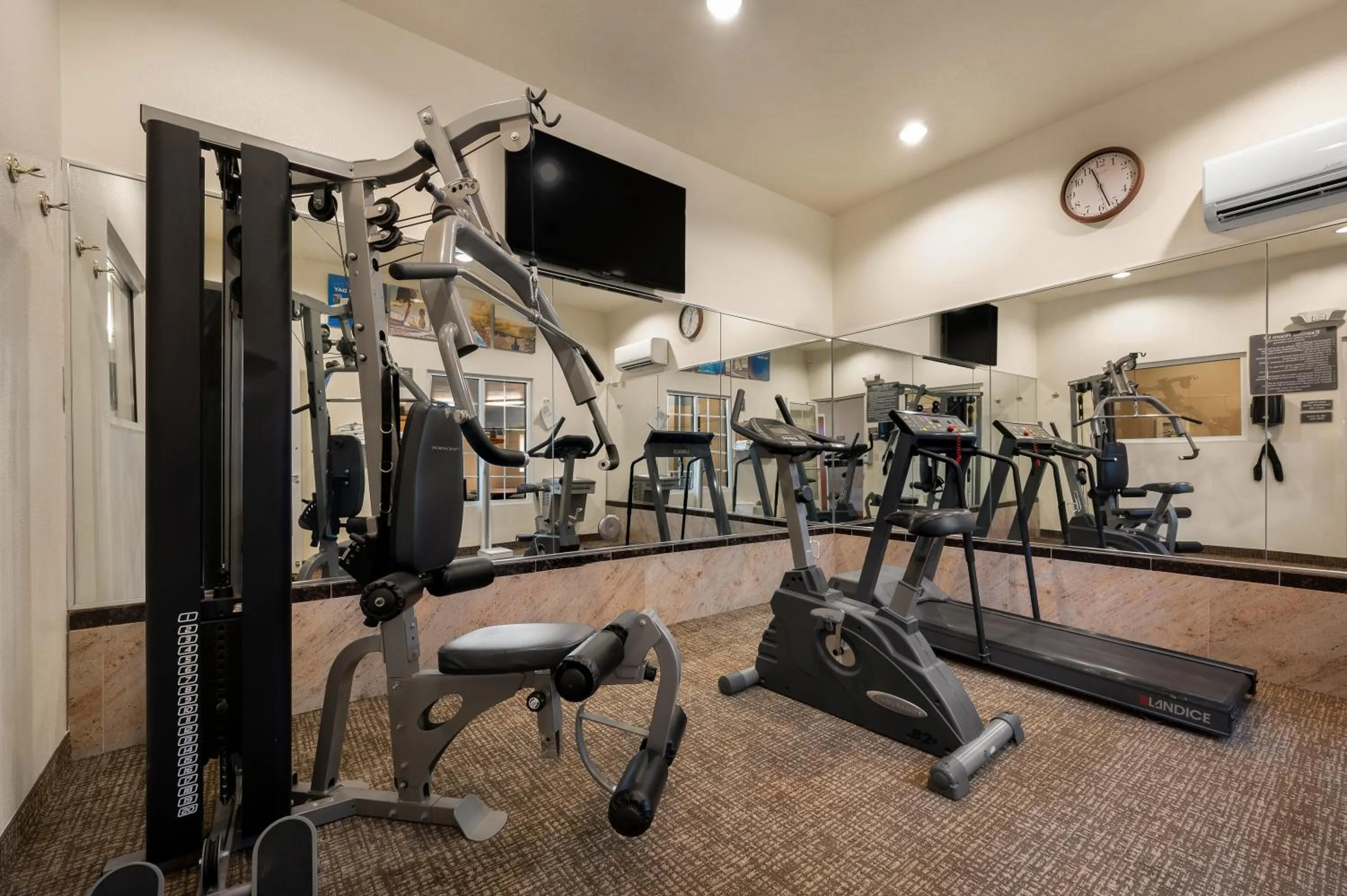 Fitness centre/facilities in Comfort Inn & Suites