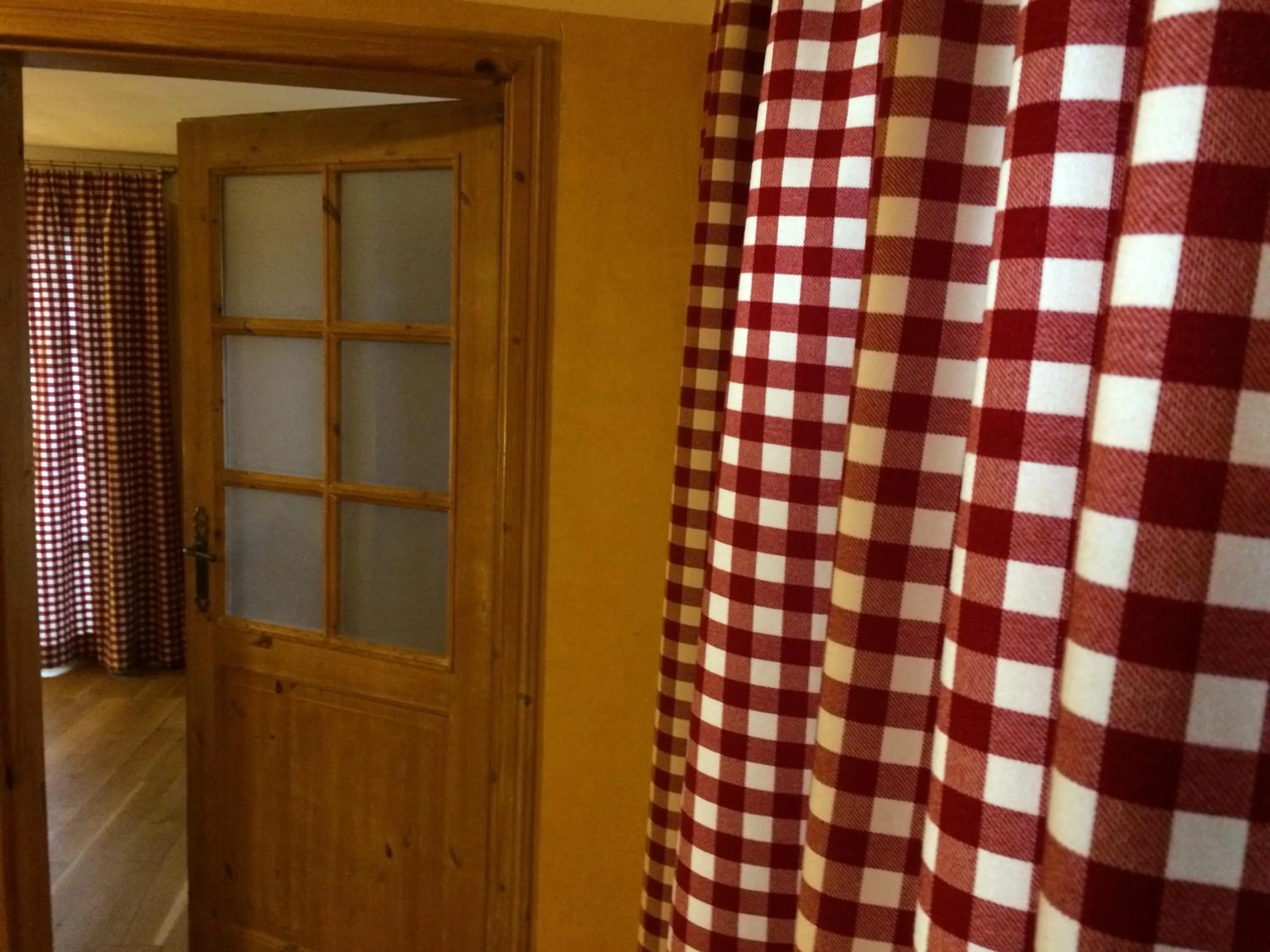 Decorative detail in Petite Bellevue