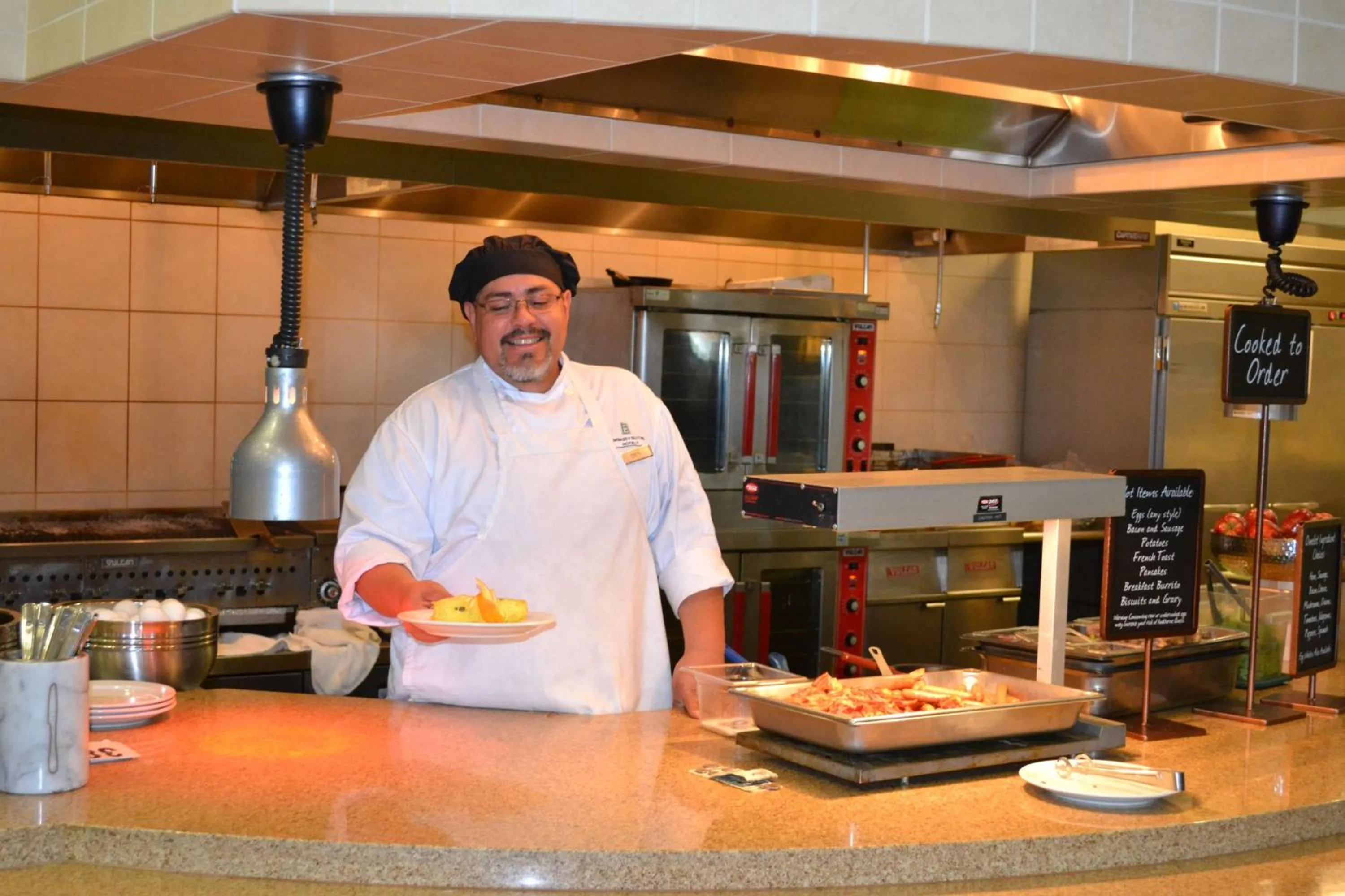 Dining area in Embassy Suites Palmdale