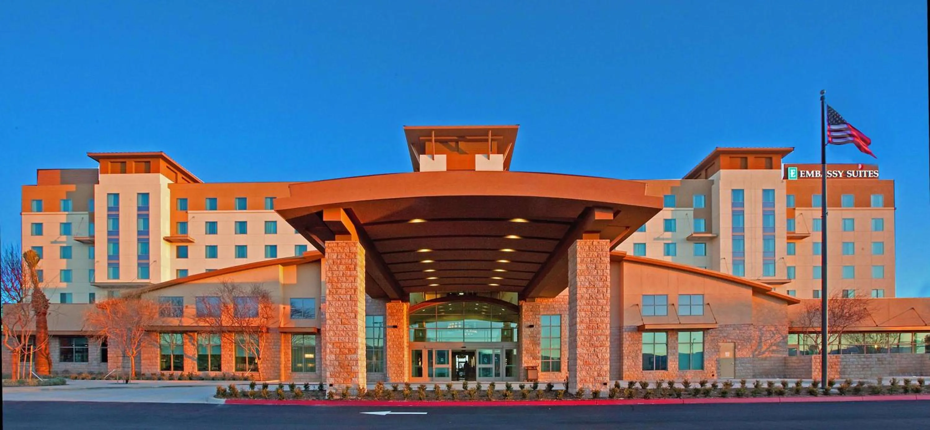 Property building in Embassy Suites Palmdale