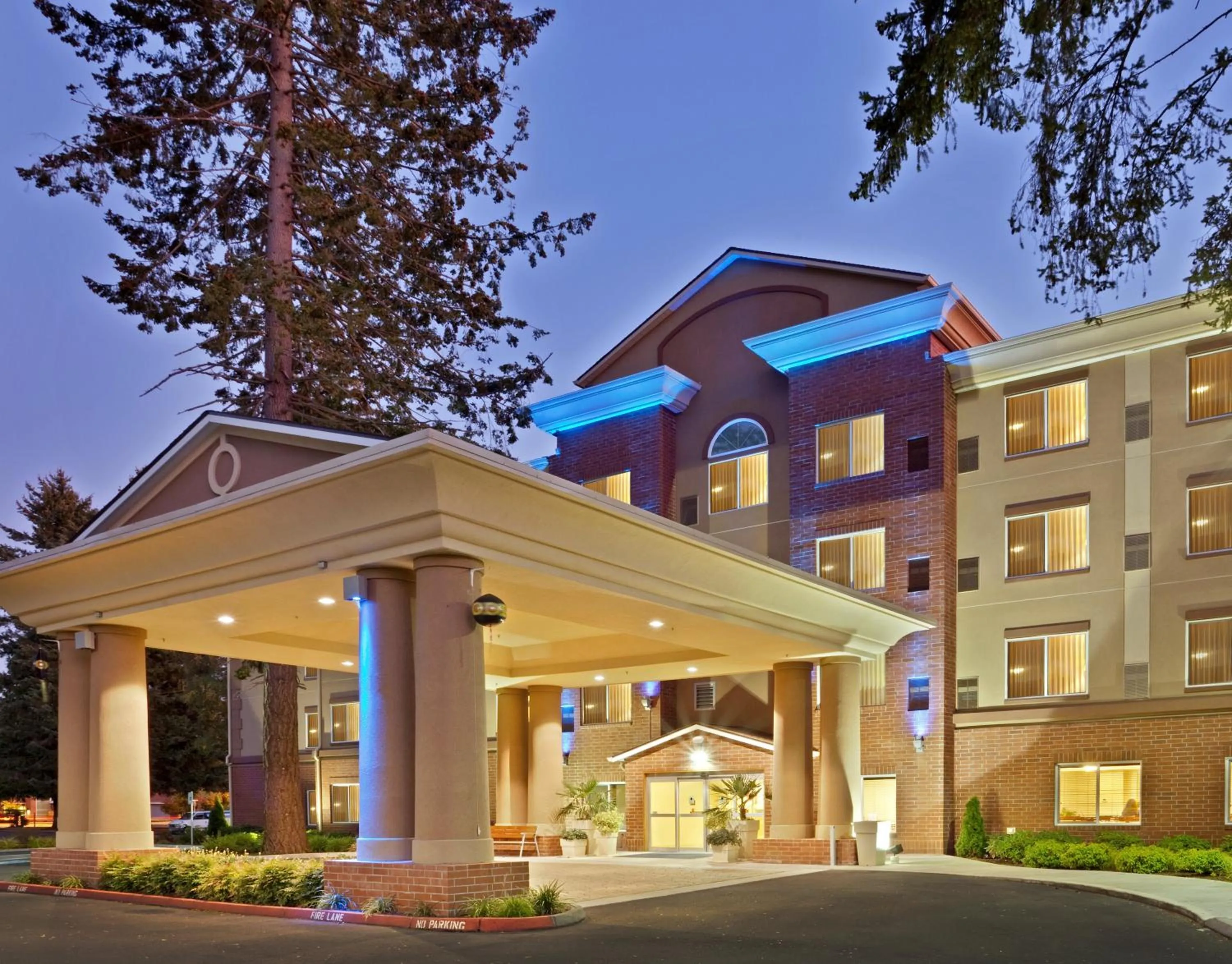 Property building in Holiday Inn Express & Suites Lacey - Olympia by IHG