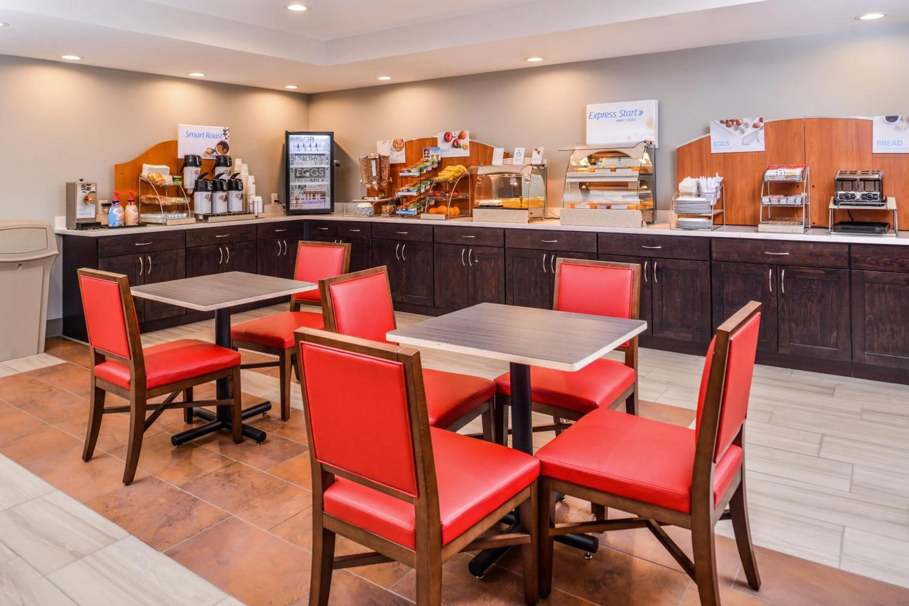 Breakfast in Holiday Inn Express & Suites Lacey - Olympia by IHG