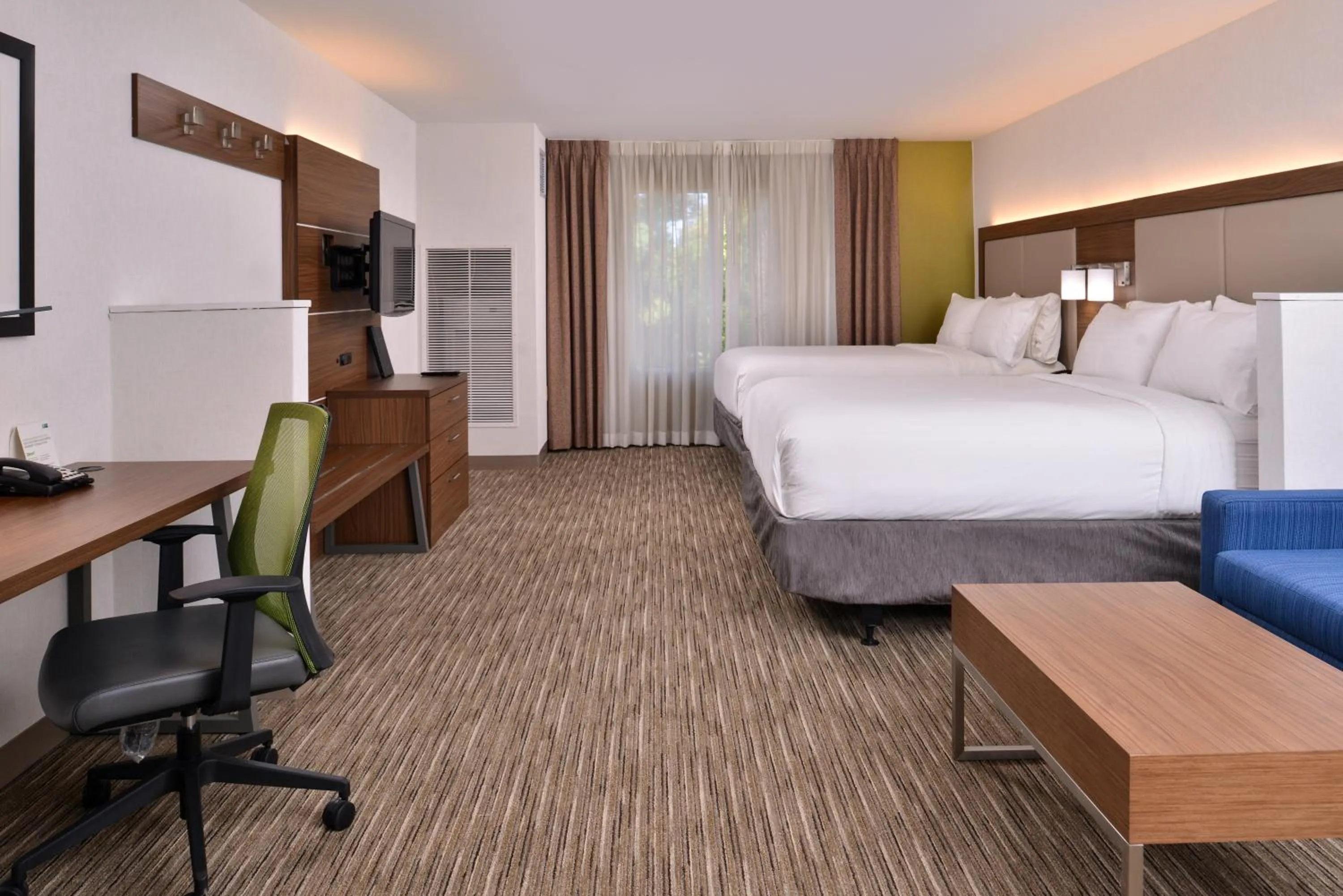Photo of the whole room, Bed in Holiday Inn Express & Suites Lacey - Olympia by IHG